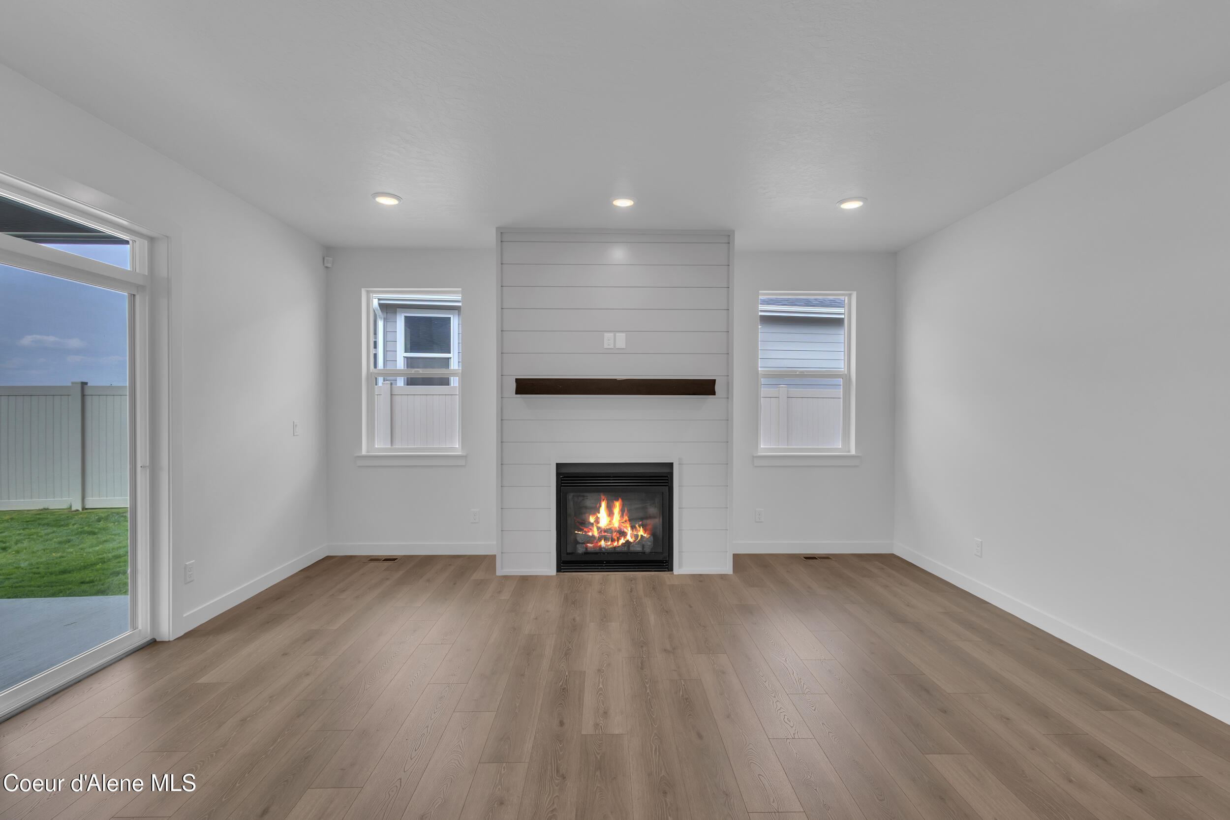 Coeur d'Alene, Idaho, 83815, United States, 3 Bedrooms Bedrooms, ,2 BathroomsBathrooms,Residential,For Sale,1999296