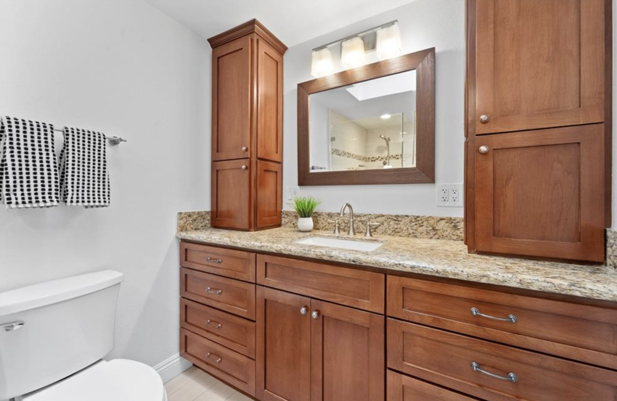 Seal Beach, California, 90740, United States, 2 Bedrooms Bedrooms, ,2 BathroomsBathrooms,Residential,For Sale,1996114