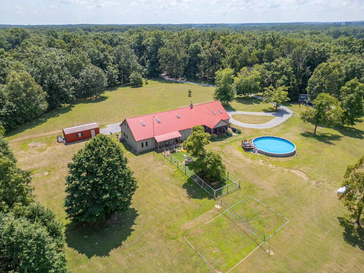 W Frankfort, Illinois, 62896, United States, 5 Bedrooms Bedrooms, ,4 BathroomsBathrooms,Residential,For Sale,1929151