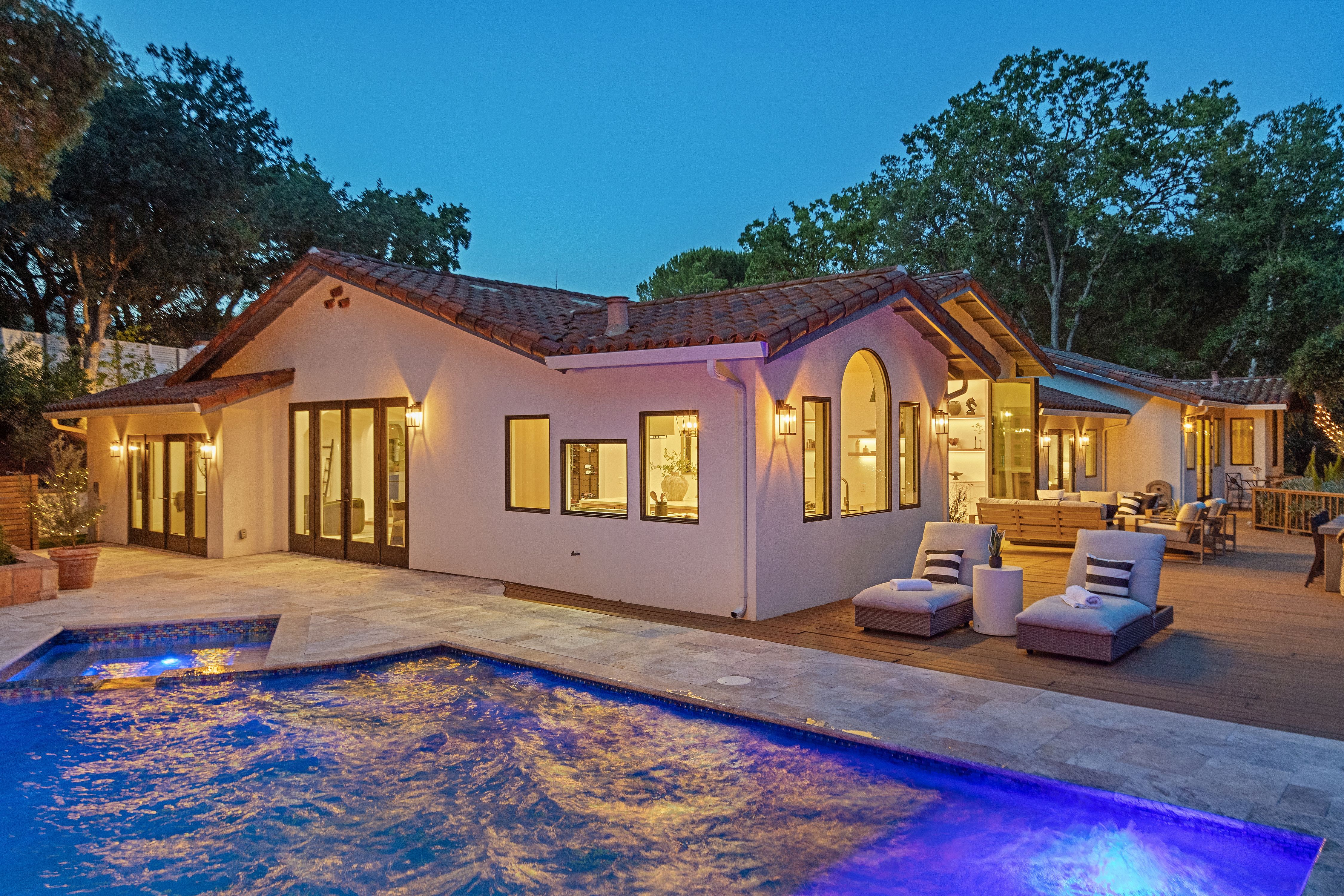  Private Gated Sanctuary With Expansive Outdoor Living - 物件實景
