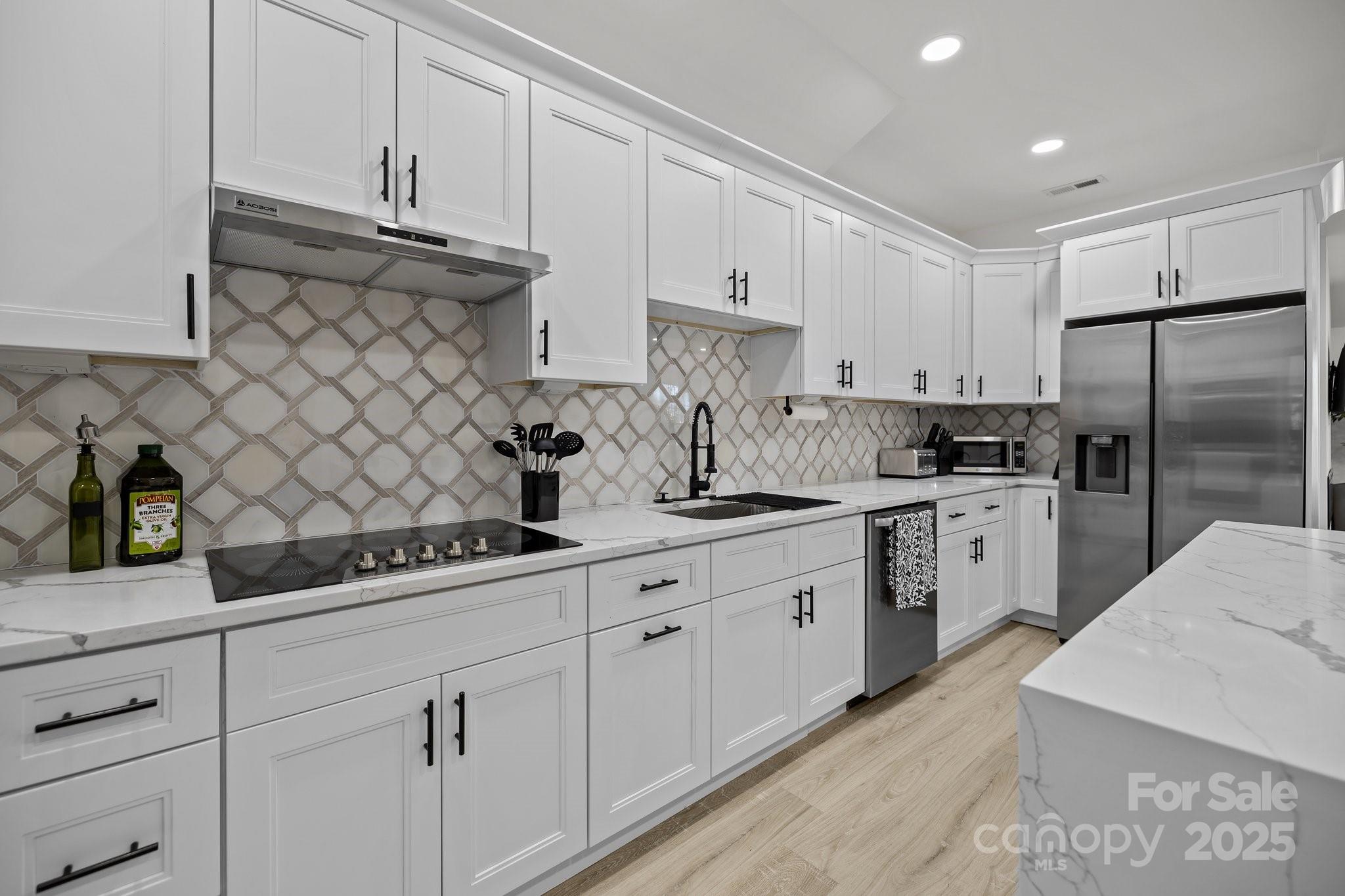 Matthews, North Carolina, 28105, United States, 5 Bedrooms Bedrooms, ,4 BathroomsBathrooms,Residential,For Sale,2003346