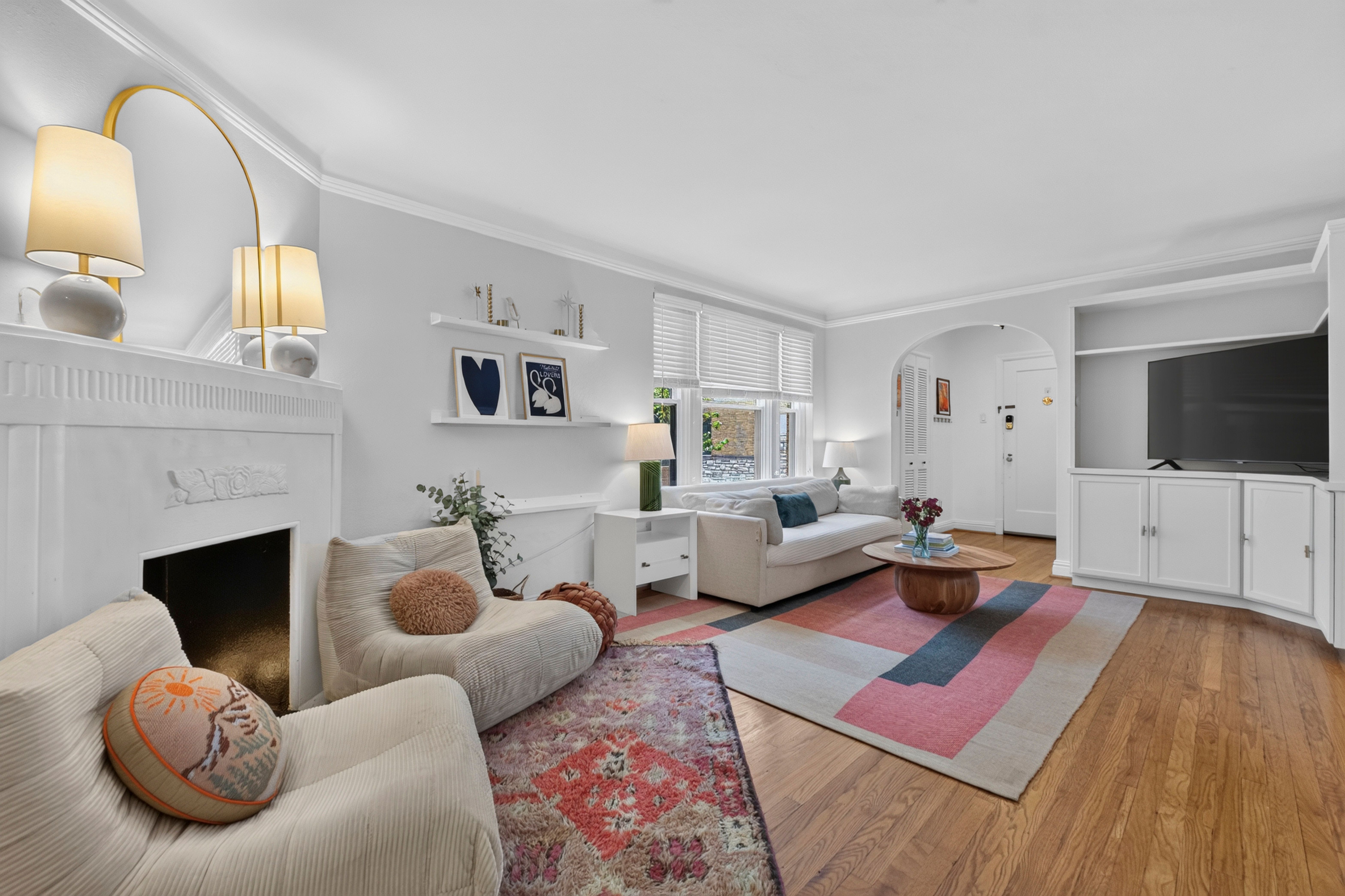  Spacious, Modern, and Move-In Ready Main Floor Condo - 物件實景