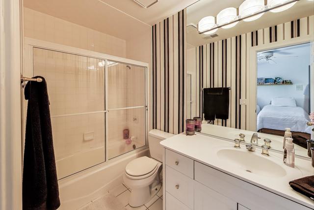 Dundee, Illinois, 60118, United States, 4 Bedrooms Bedrooms, ,5 BathroomsBathrooms,Residential,For Sale,1977469