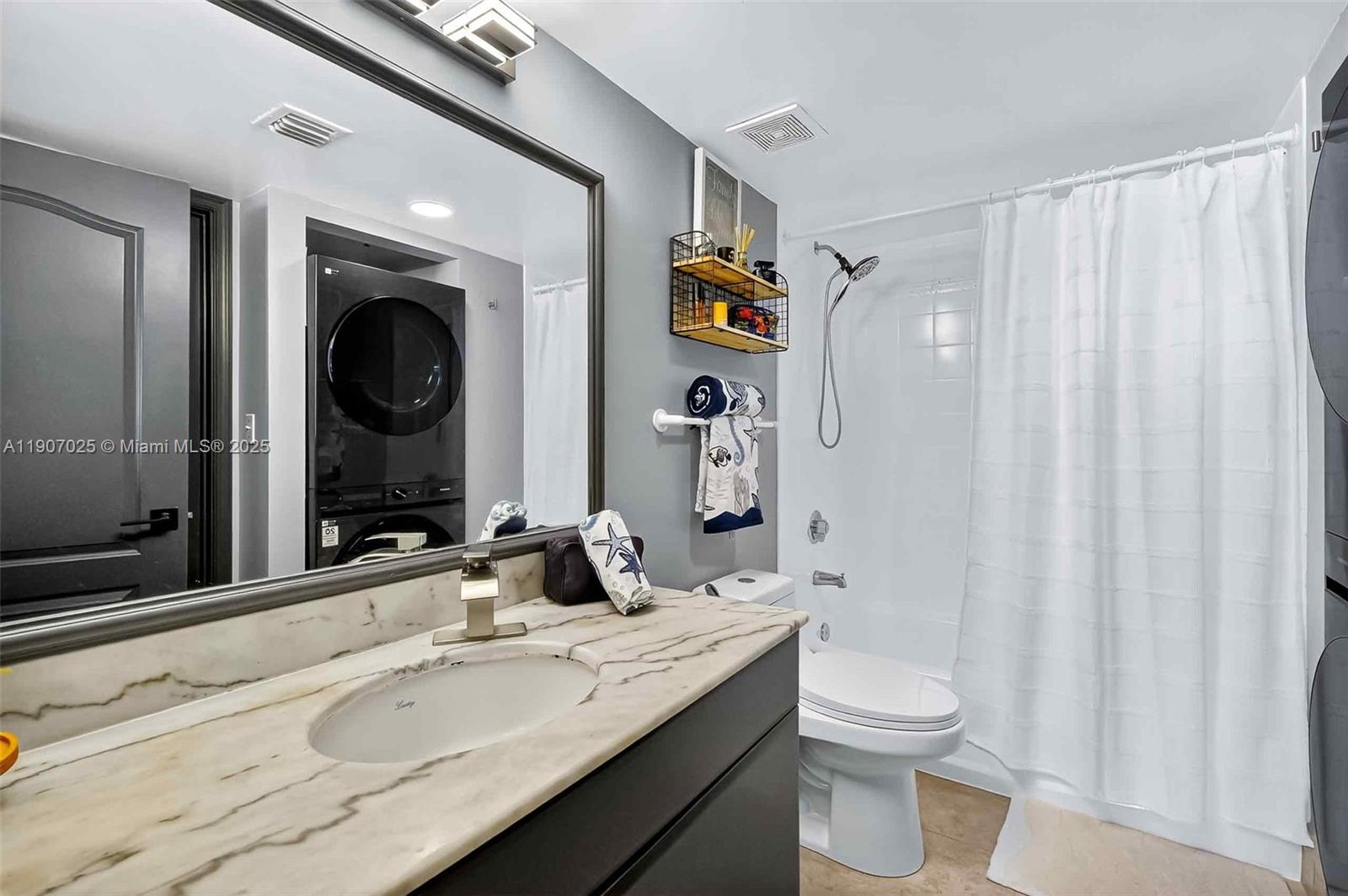 Miami, Florida, 33131, United States, 1 Bedroom Bedrooms, ,1 BathroomBathrooms,Residential,For Sale,1986520