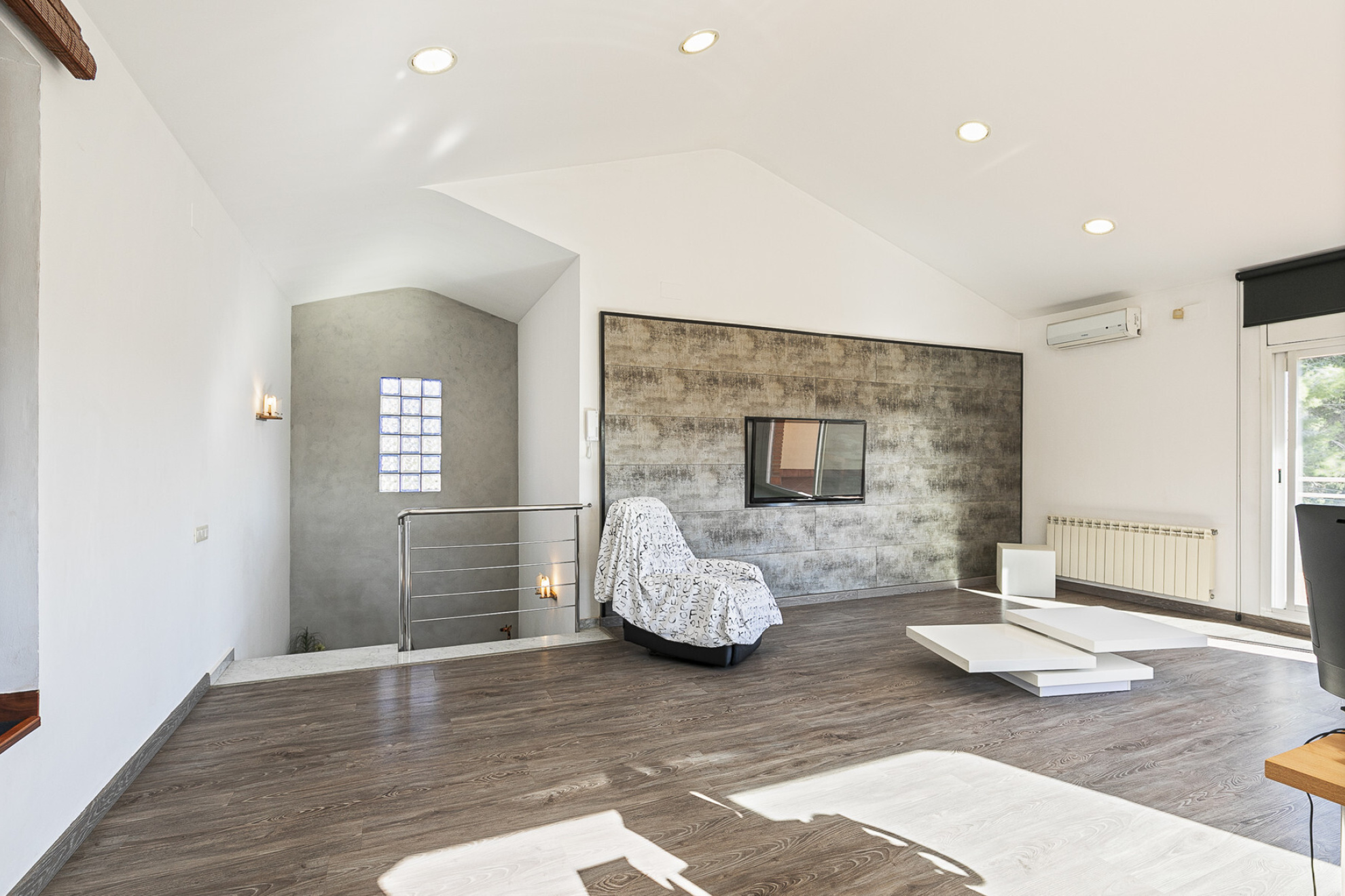  Exclusive one-story property with large garden and swimming pool - 物件實景