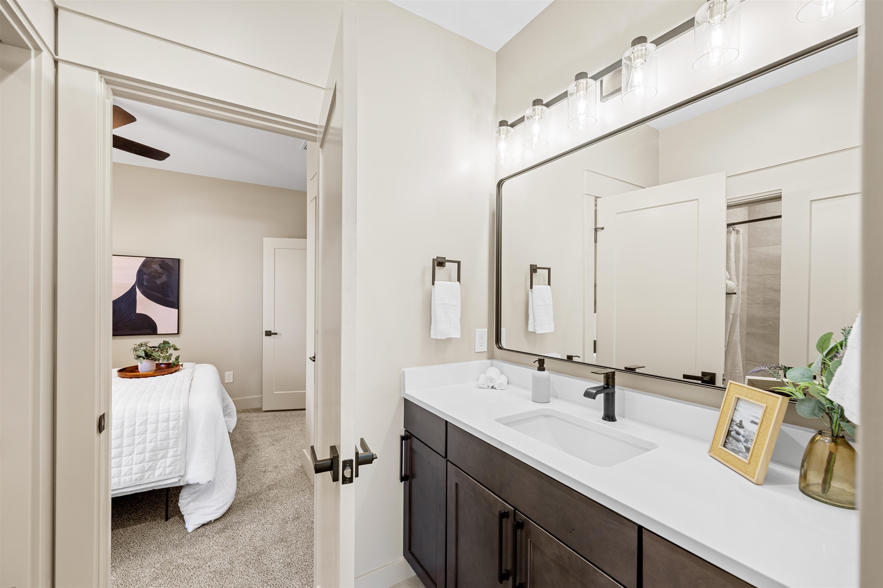 Salina, Kansas, 67401, United States, 3 Bedrooms Bedrooms, ,3 BathroomsBathrooms,Residential,For Sale,1956761