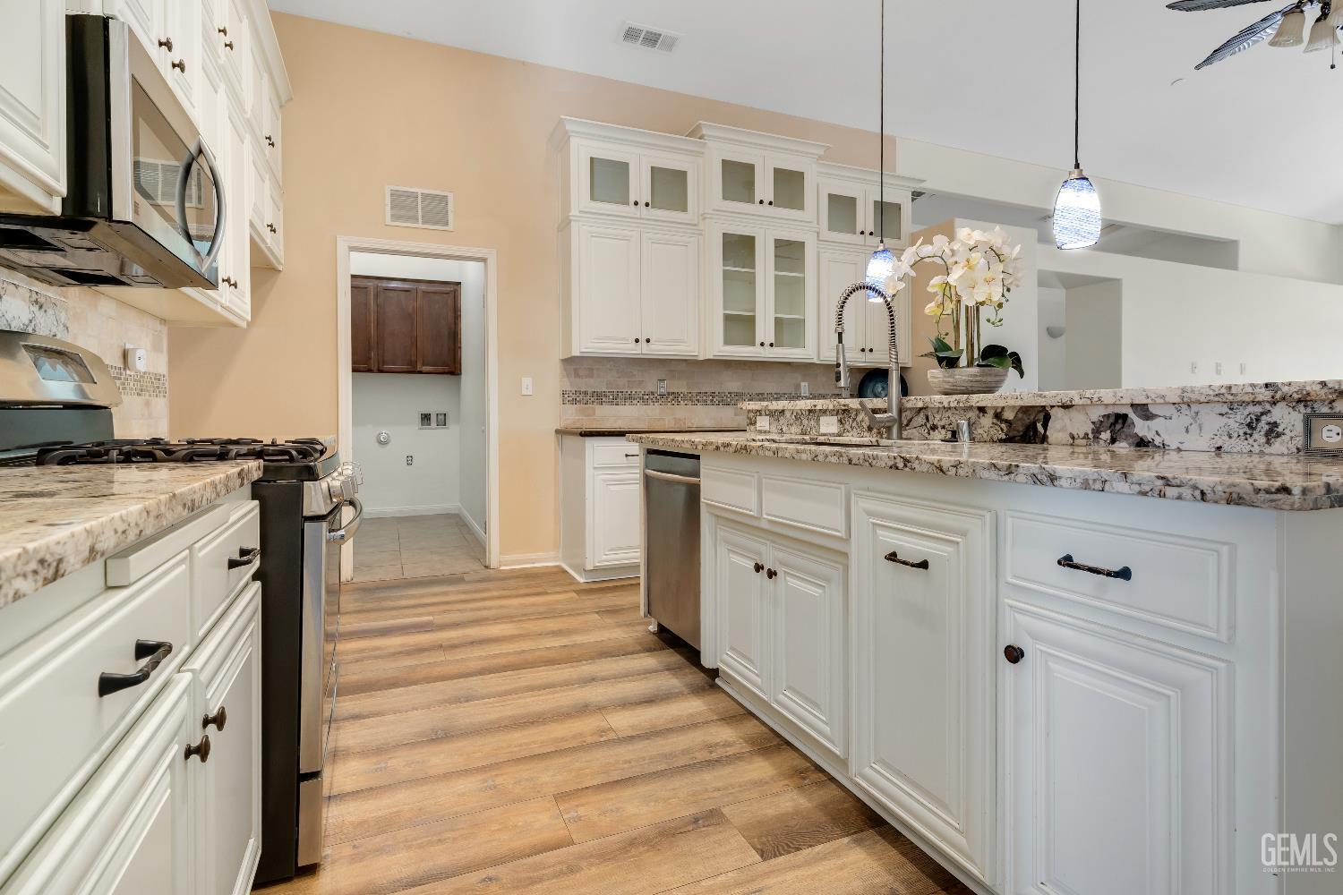 Bakersfield, California, 93311, United States, 5 Bedrooms Bedrooms, ,2 BathroomsBathrooms,Residential,For Sale,1985071