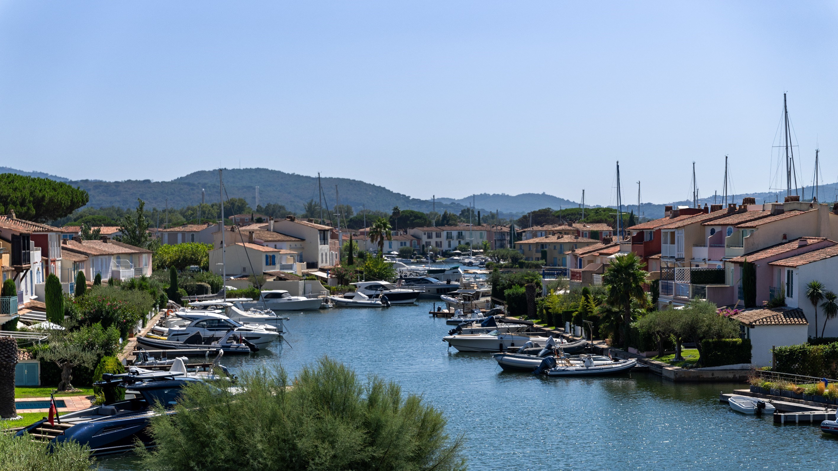  Port Grimaud, 538 sqm waterfront residence with pool and two private 24 metre m… - 物件實景