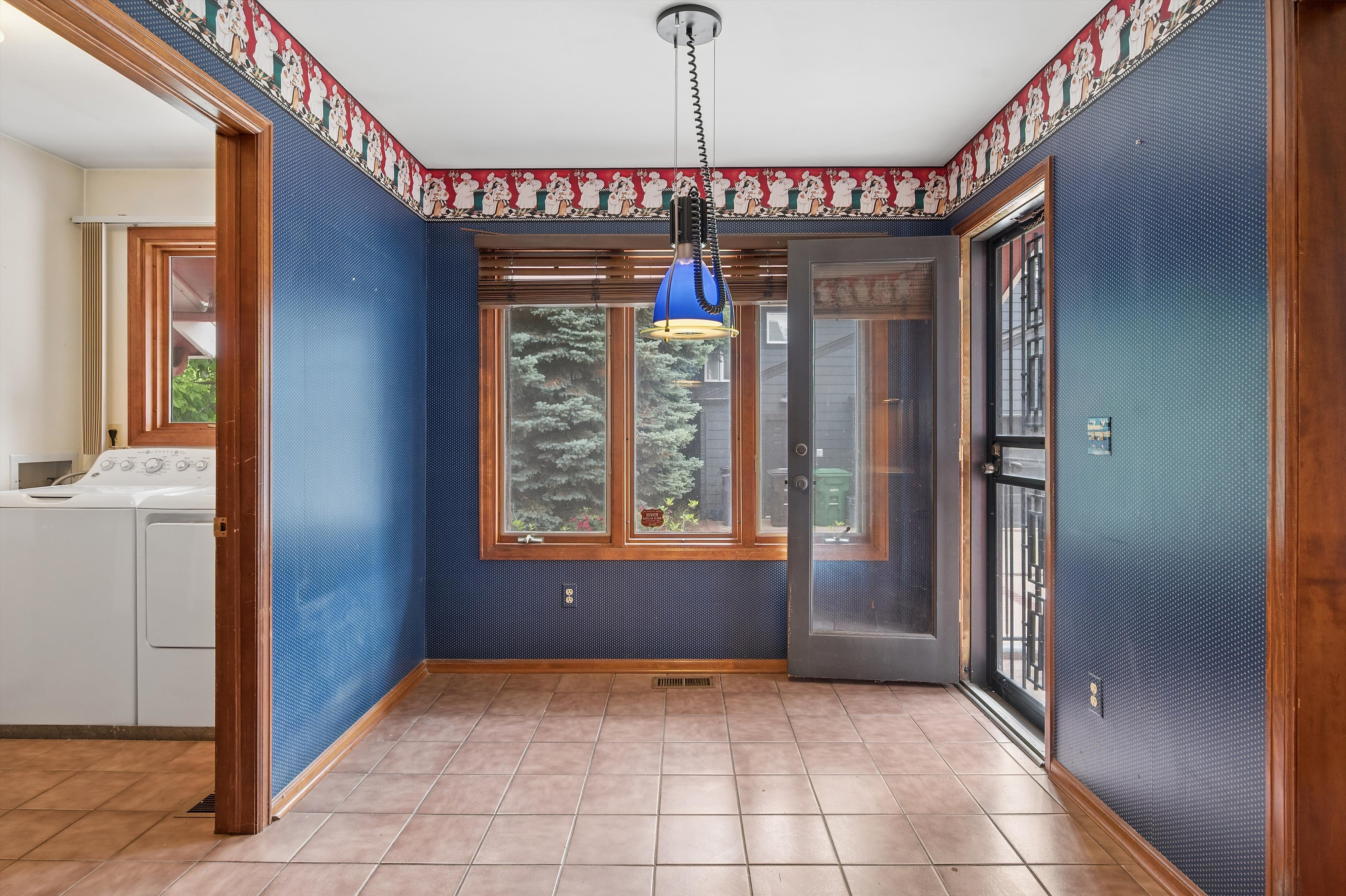  Architecturally distinctive home exudes a warm chalet and alpine feeling - 物件實景