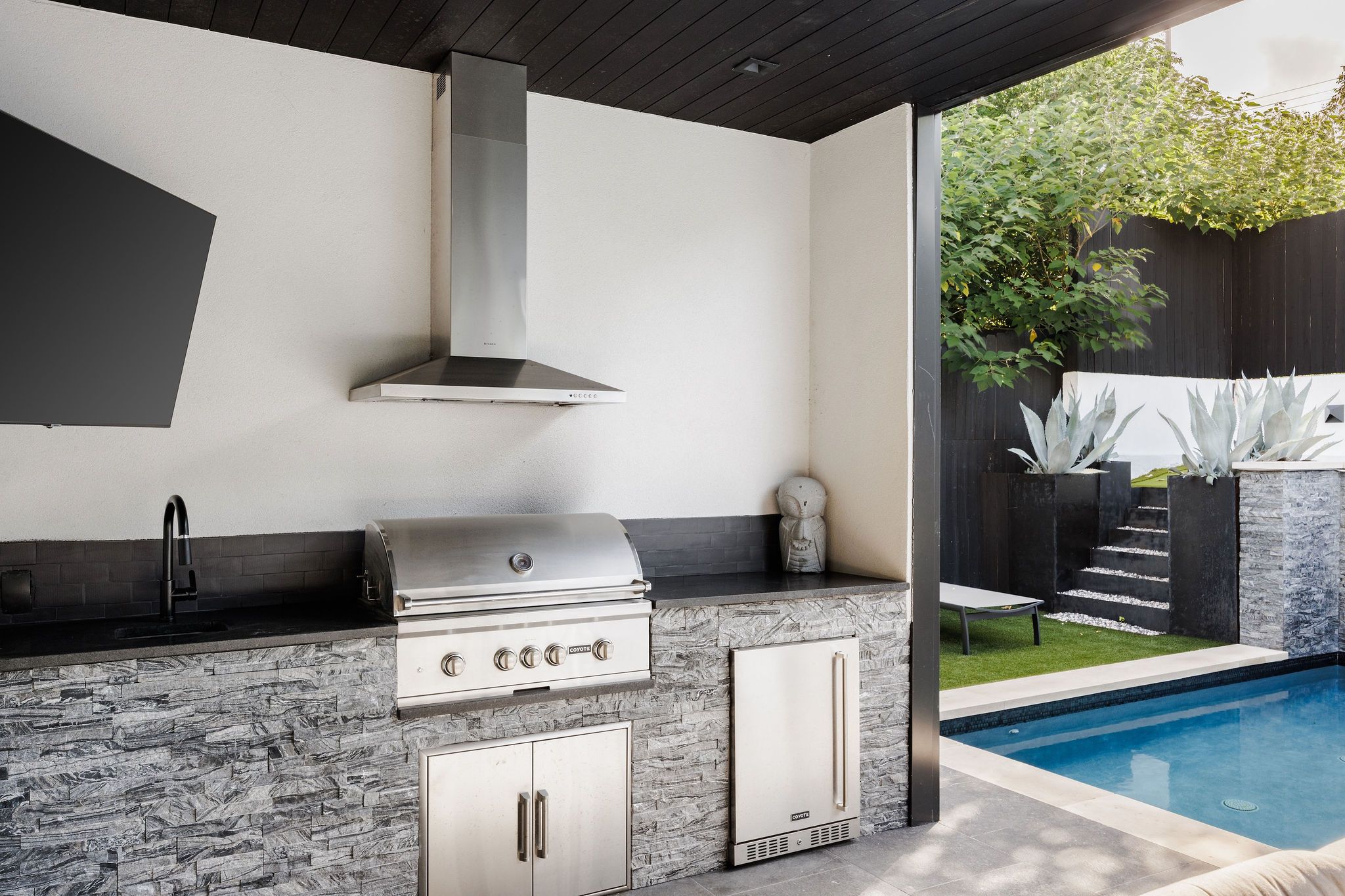  Modern Luxury Meets Timeless Elegance in Austin
