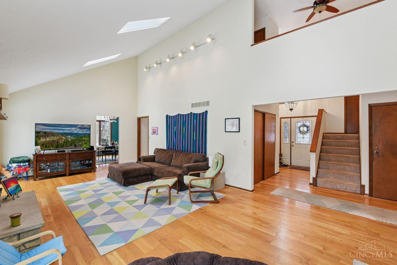 Anderson Twp, Ohio, 45255, United States, 4 Bedrooms Bedrooms, ,3 BathroomsBathrooms,Residential,For Sale,2001955