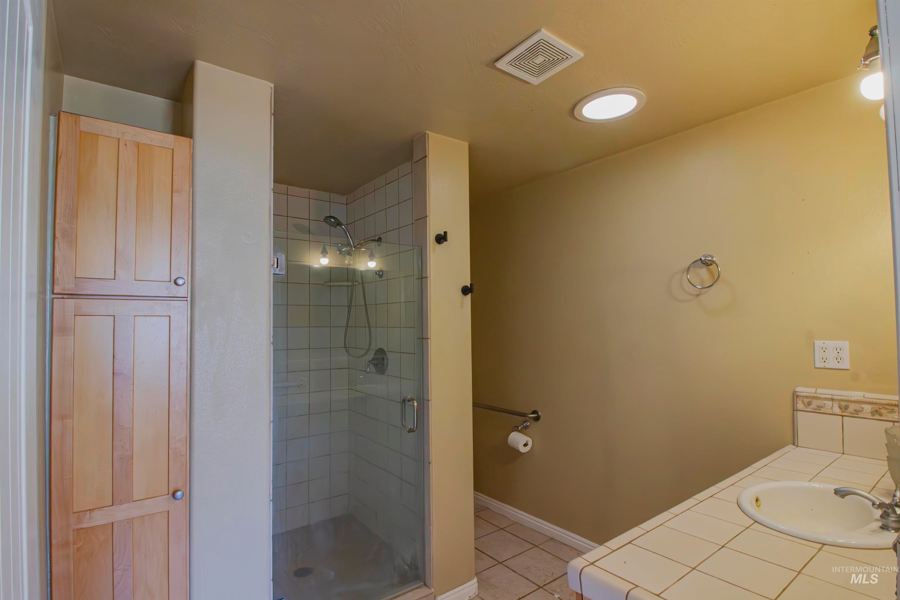 Ontario, Oregon, 97914, United States, 4 Bedrooms Bedrooms, ,3 BathroomsBathrooms,Residential,For Sale,1866488