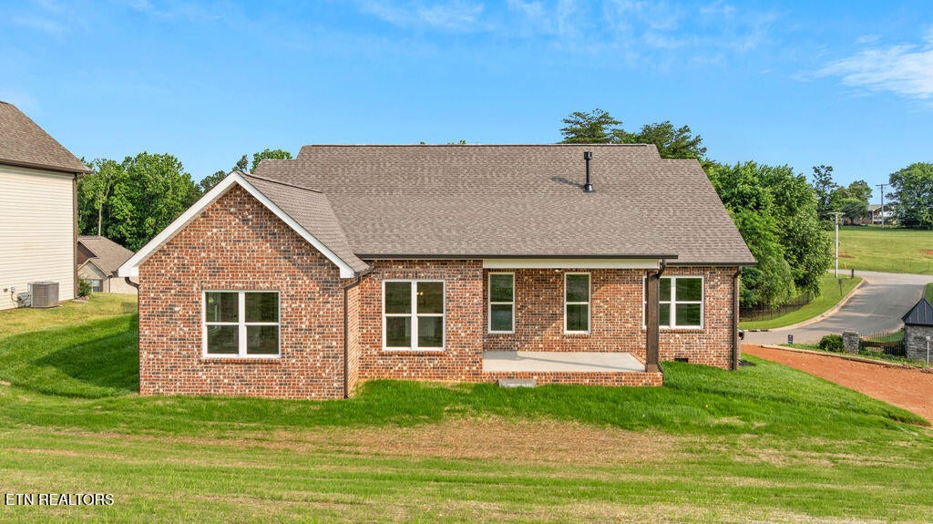 Lenoir City, Tennessee, 37771, United States, 3 Bedrooms Bedrooms, ,2 BathroomsBathrooms,Residential,For Sale,1838610