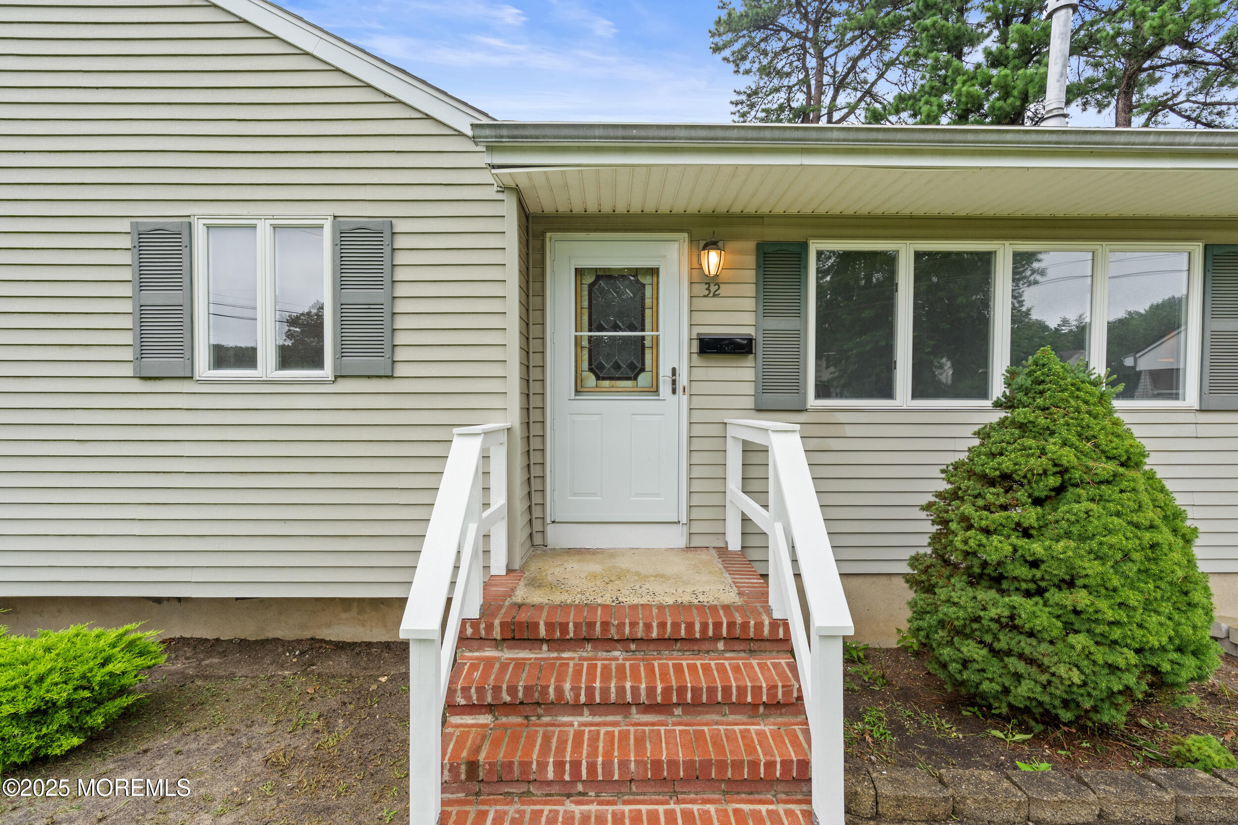 Oakhurst, New Jersey, 07755, United States, 3 Bedrooms Bedrooms, ,2 BathroomsBathrooms,Residential,For Sale,1923231