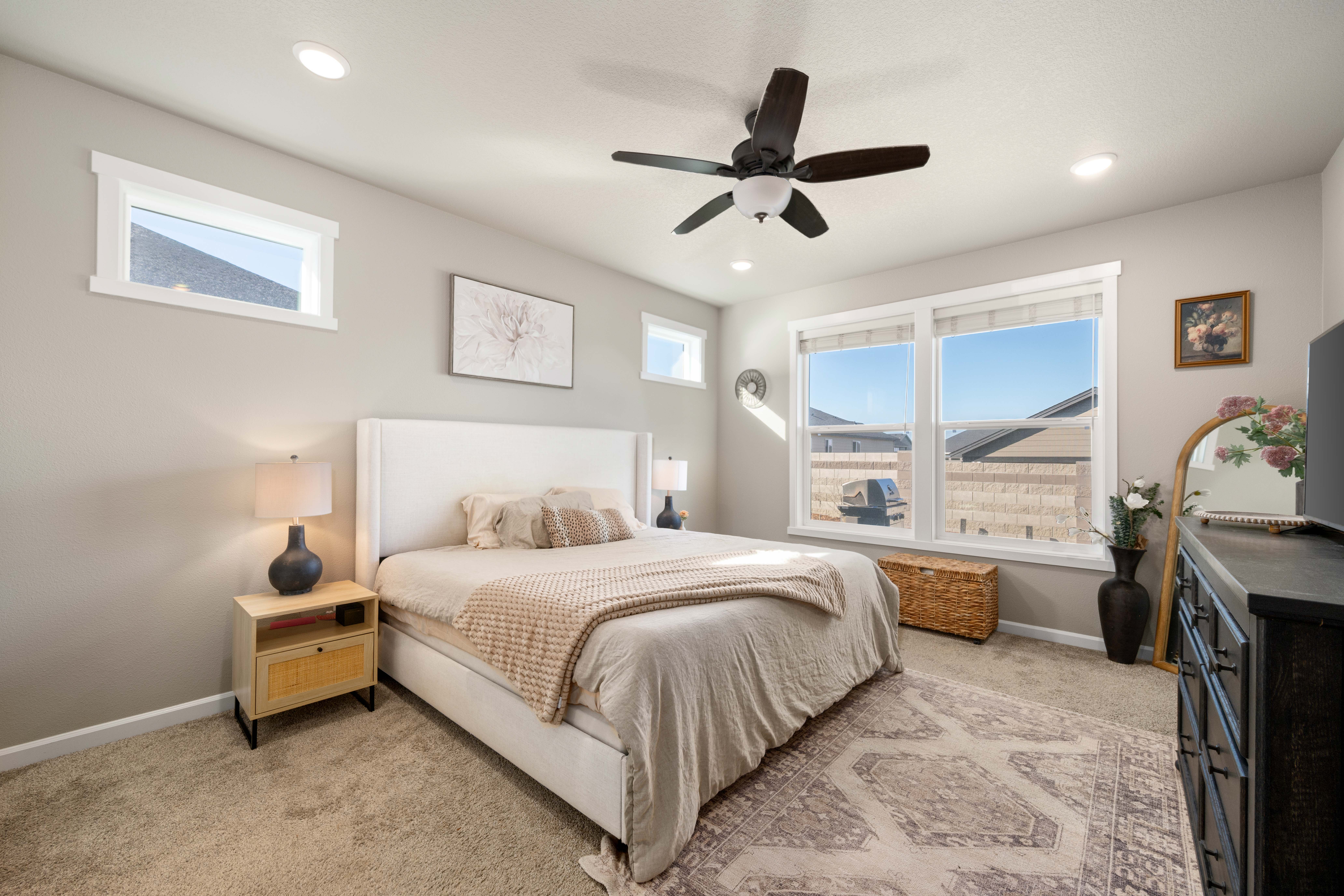  2024 West Richland Gem + RV Parking - 物件實景