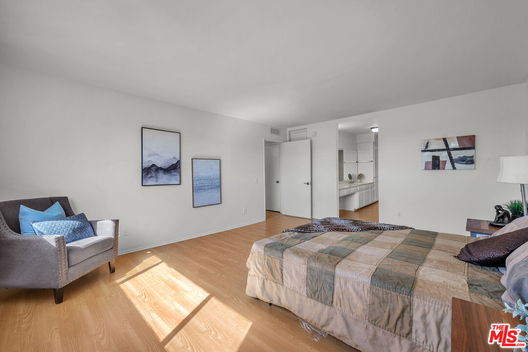 Sherman Oaks, California, 91403, United States, 3 Bedrooms Bedrooms, ,2 BathroomsBathrooms,Residential,For Sale,1989603