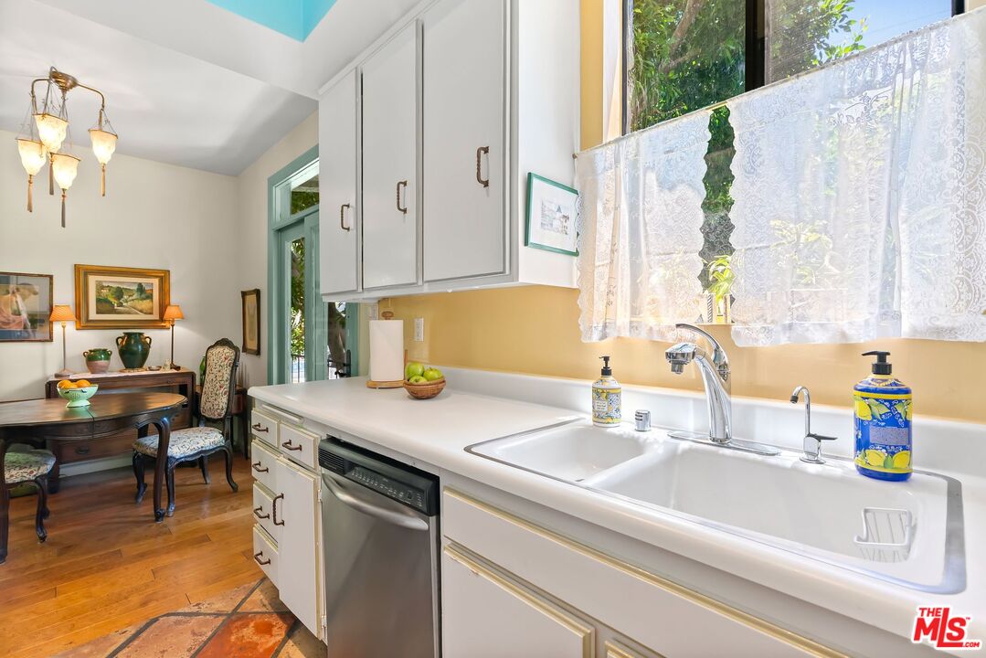 West Hollywood, California, 90069, United States, 2 Bedrooms Bedrooms, ,3 BathroomsBathrooms,Residential,For Sale,1896709