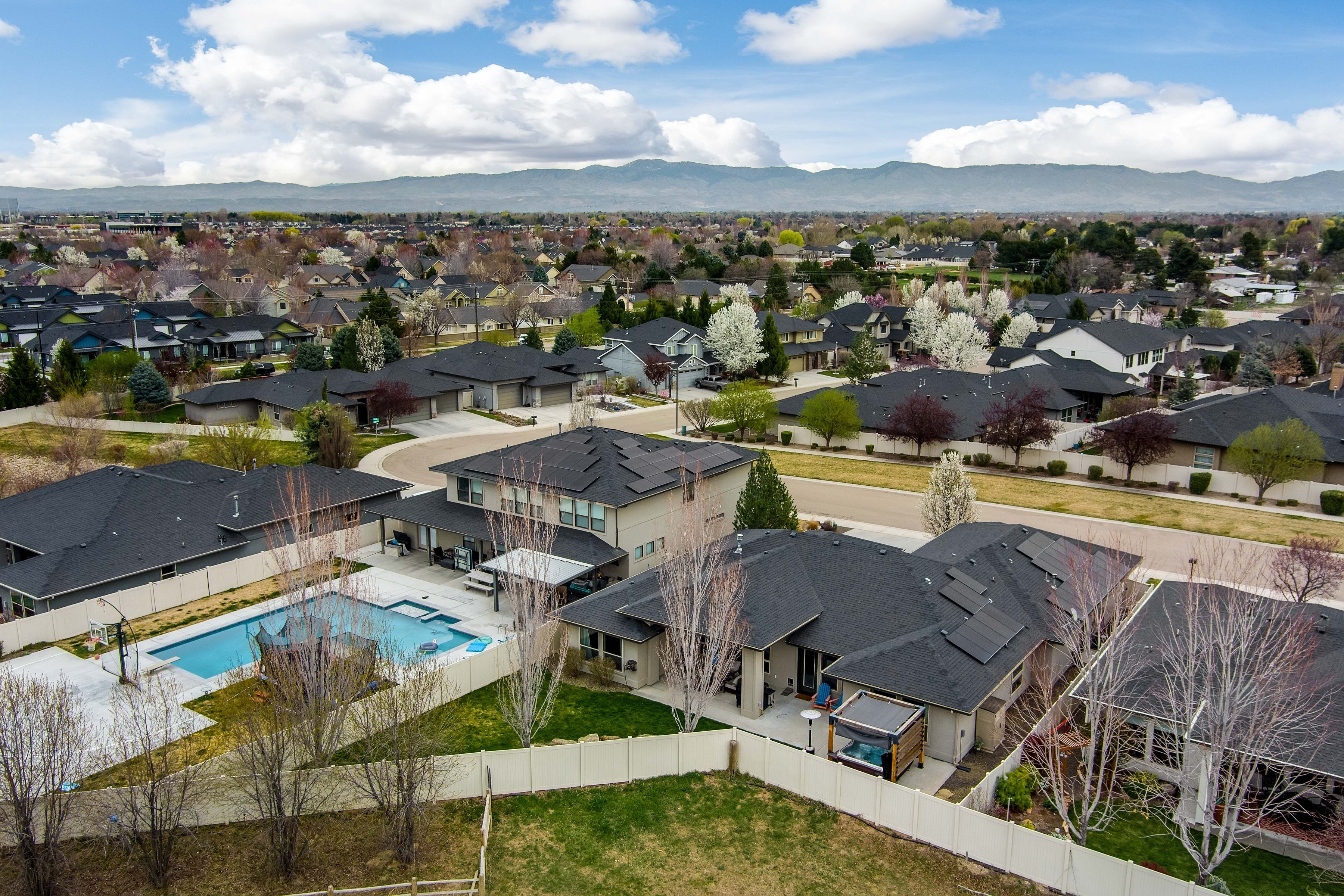  Beautiful Single Level - Former Builder Model Home - 物件實景