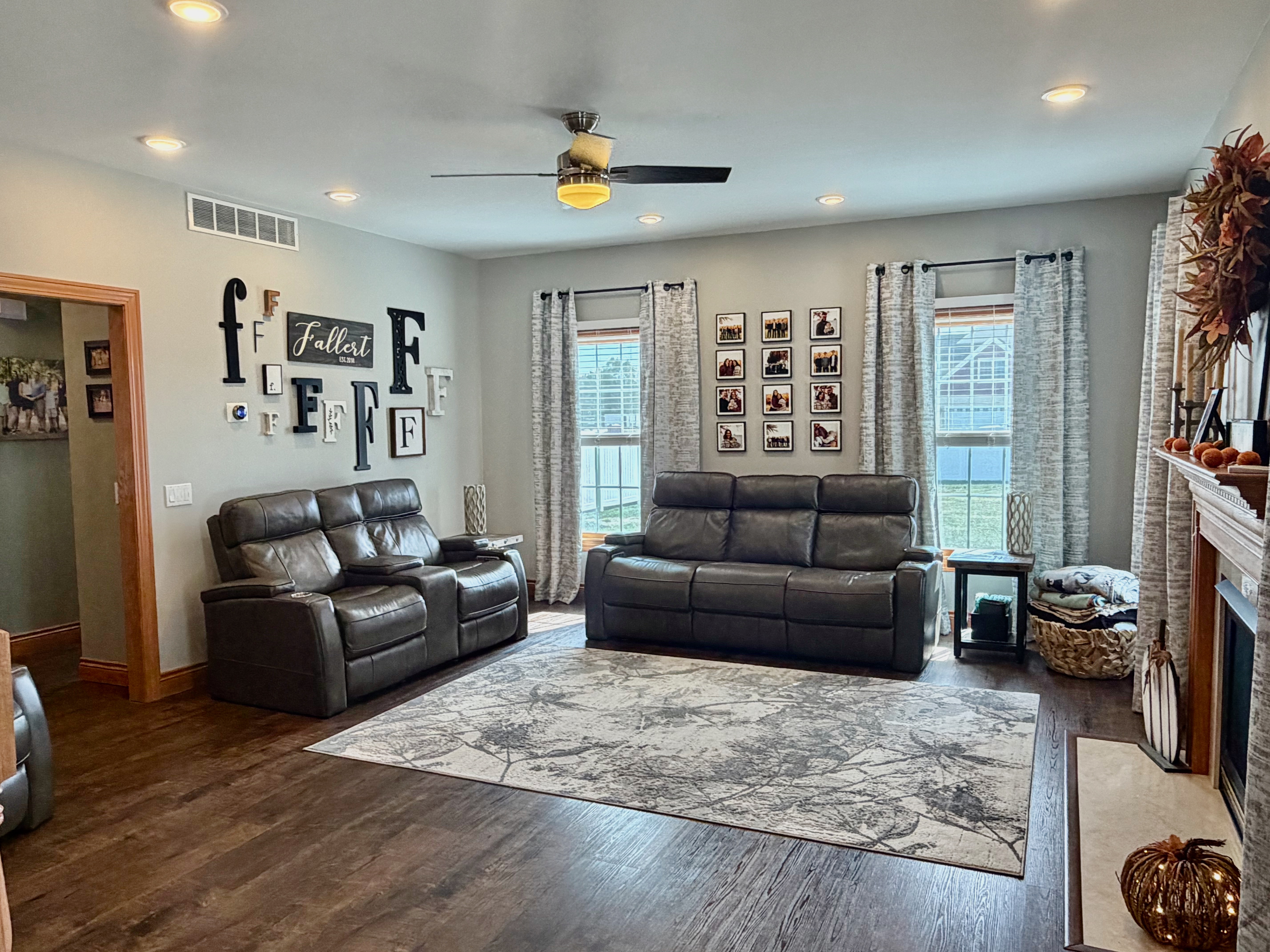 Effingham, Illinois, 62401, United States, 5 Bedrooms Bedrooms, ,5 BathroomsBathrooms,Residential,For Sale,1981428