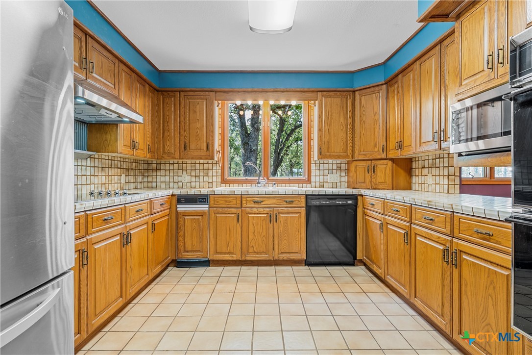 Holland, Texas, 76534, United States, 3 Bedrooms Bedrooms, ,2 BathroomsBathrooms,Residential,For Sale,1933257