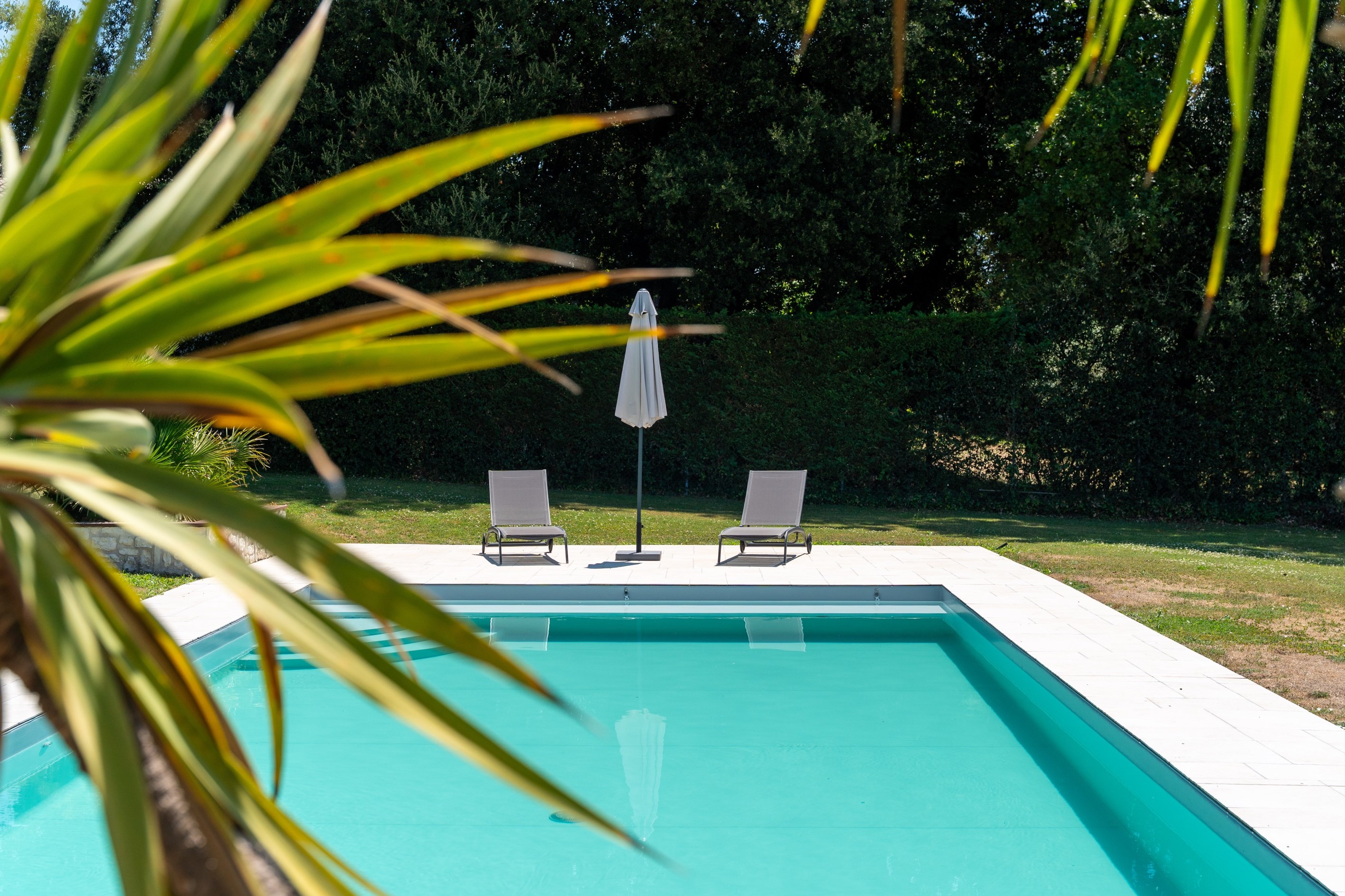  A Contemporary Masterpiece Overlooking Château de l