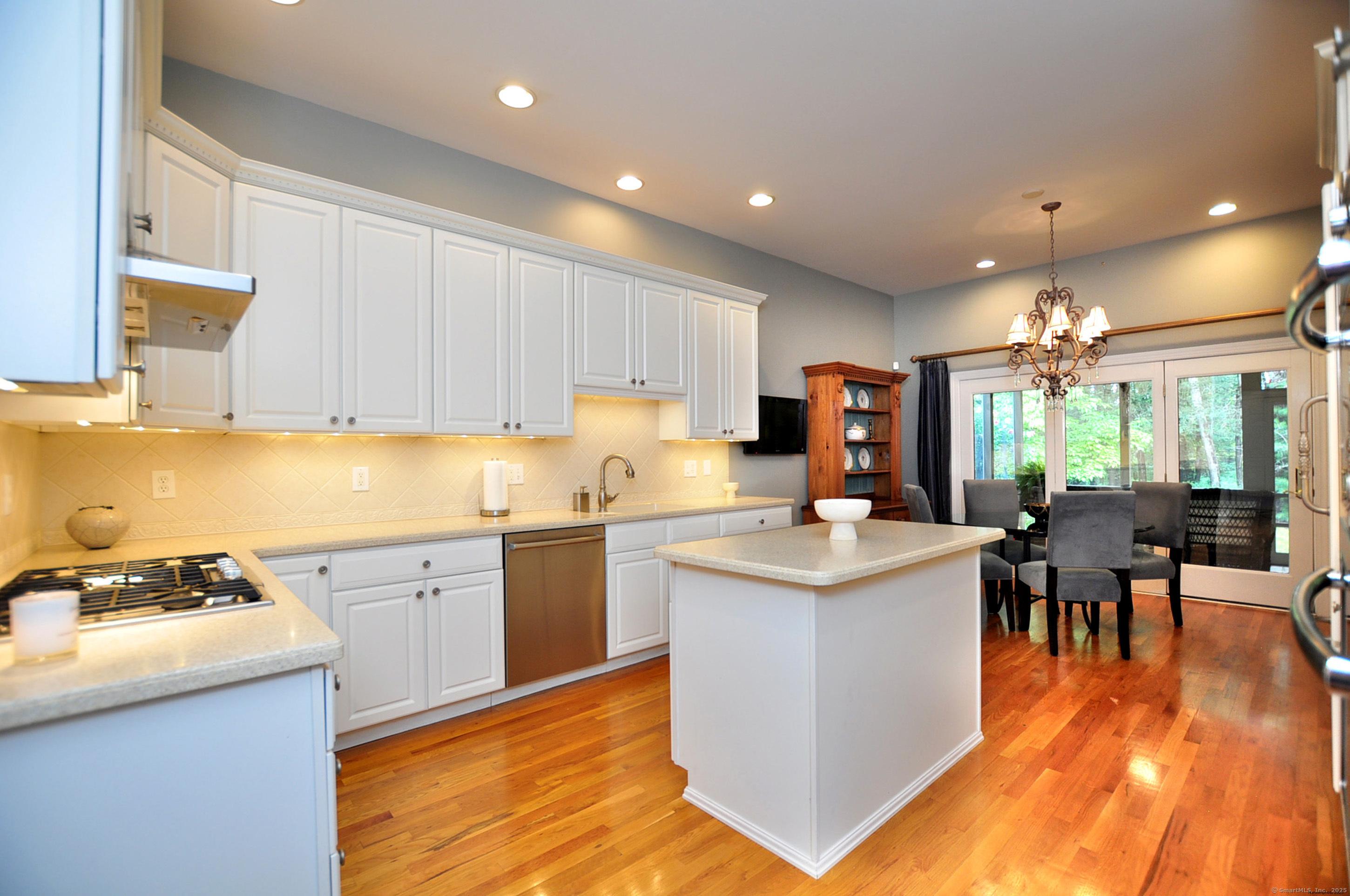 Avon, Connecticut, 06001, United States, 2 Bedrooms Bedrooms, ,4 BathroomsBathrooms,Residential,For Sale,1910555