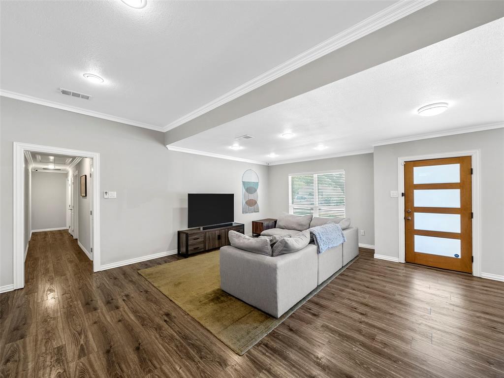 Dallas, Texas, 75229, United States, 3 Bedrooms Bedrooms, ,3 BathroomsBathrooms,Residential,For Sale,1912559