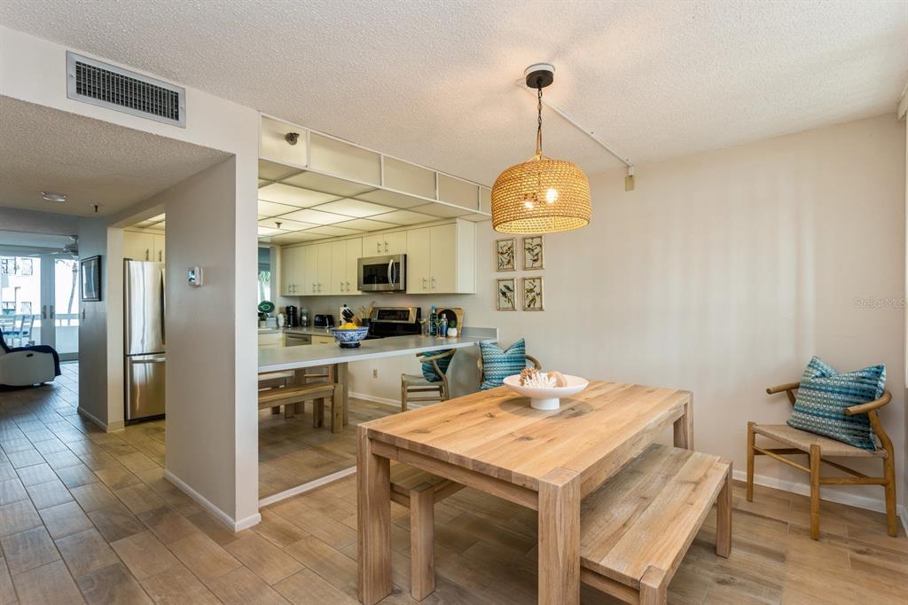 Redington Shores, Florida, 33708, United States, 2 Bedrooms Bedrooms, ,2 BathroomsBathrooms,Residential,For Sale,1838596
