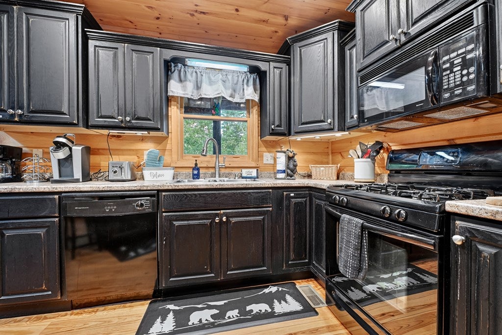 Ellijay, Georgia, 30540, United States, 3 Bedrooms Bedrooms, ,3 BathroomsBathrooms,Residential,For Sale,1916949