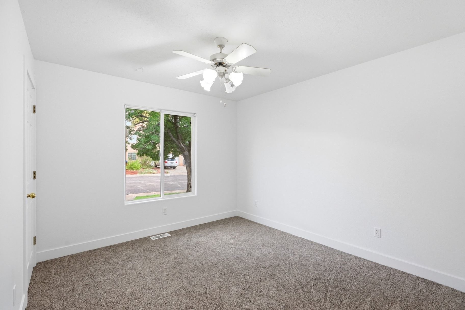  NO HOA 3Bed, 2Bath, 2.5 Car Garage Rv Parking, New Flooring and Paint - 物件實景