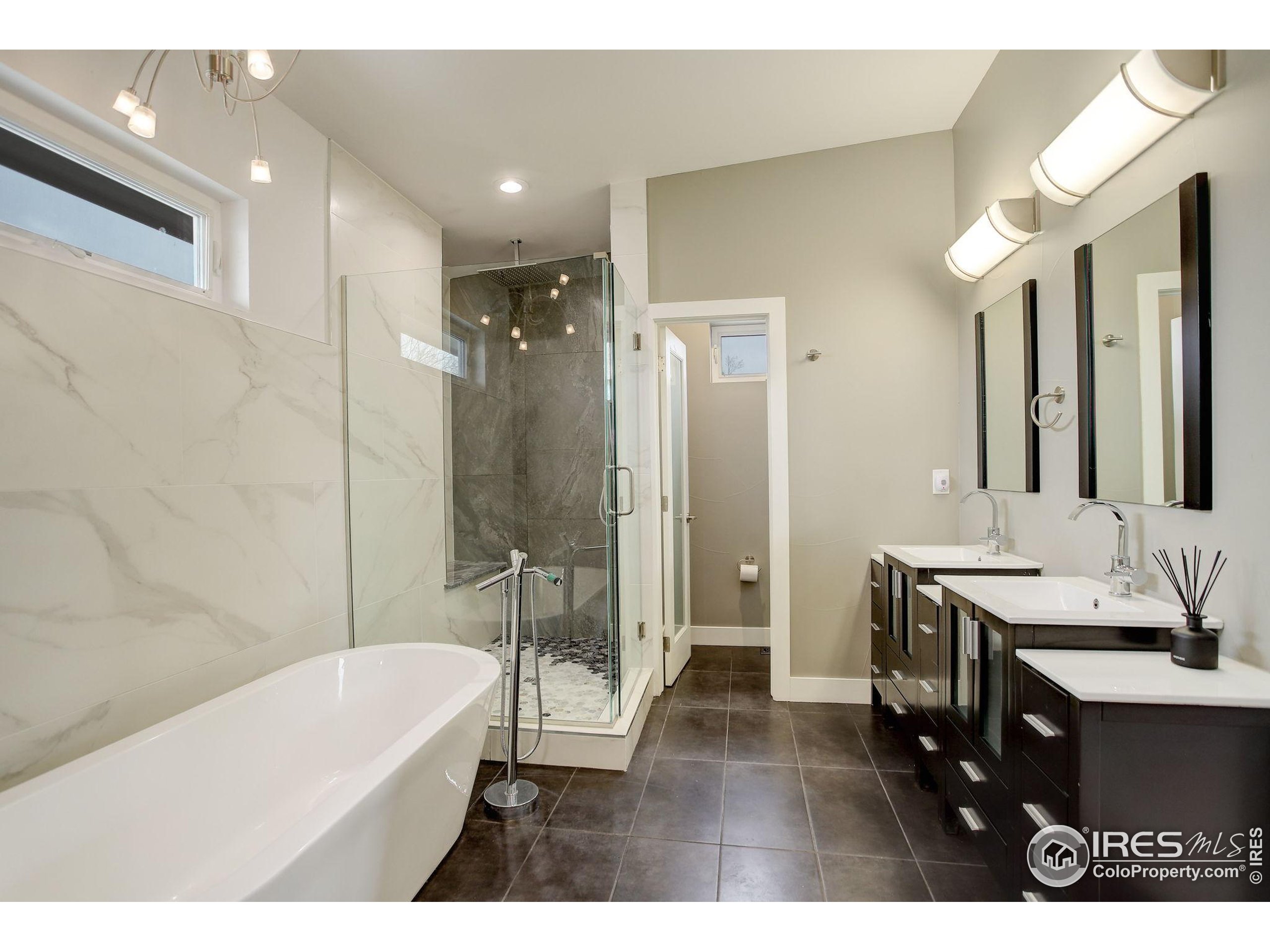 Denver, Colorado, 80210, United States, 4 Bedrooms Bedrooms, ,2 BathroomsBathrooms,Residential,For Sale,1950739