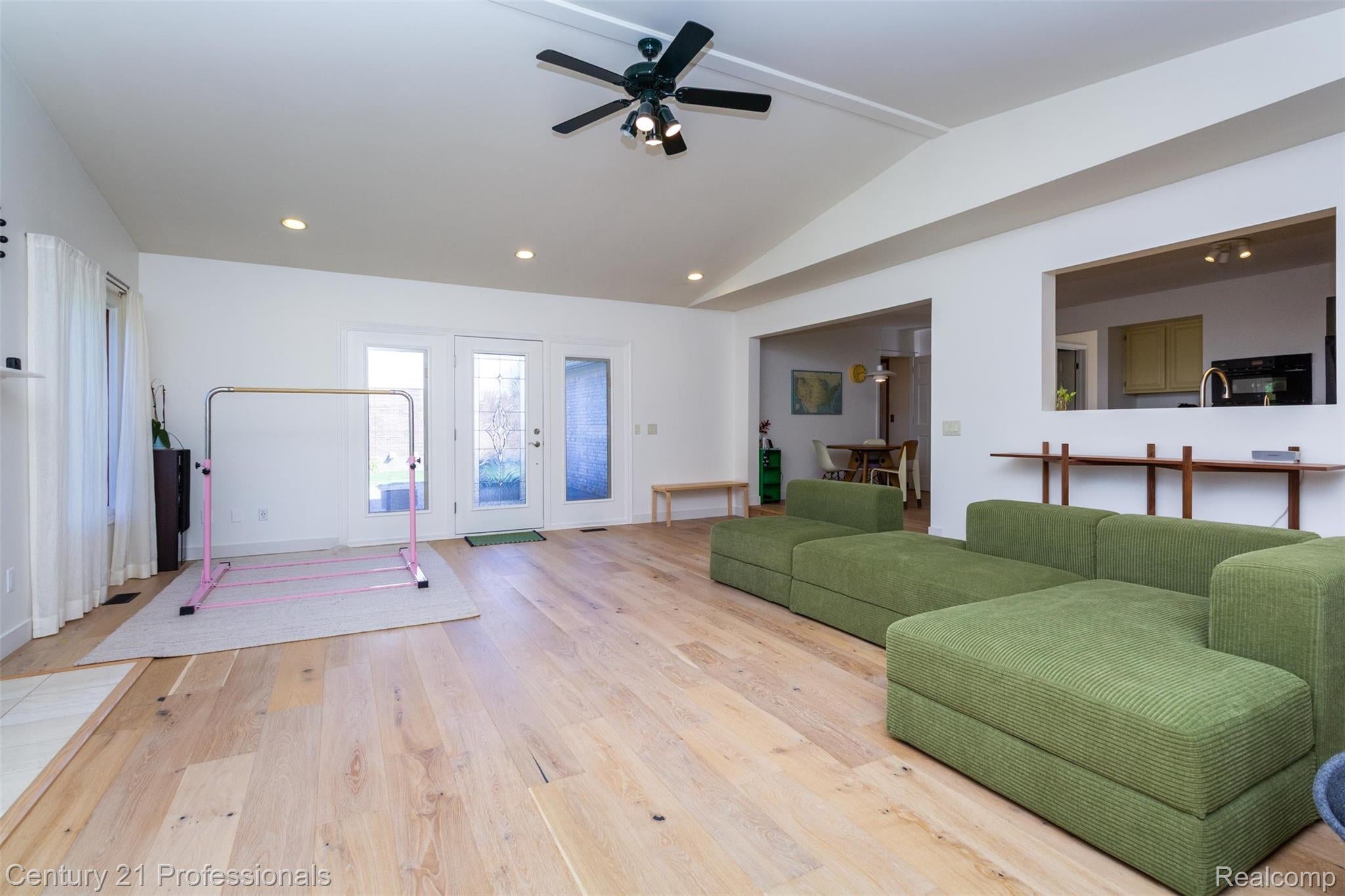 Troy, Michigan, 48084, United States, 4 Bedrooms Bedrooms, ,3 BathroomsBathrooms,Residential,For Sale,1976121