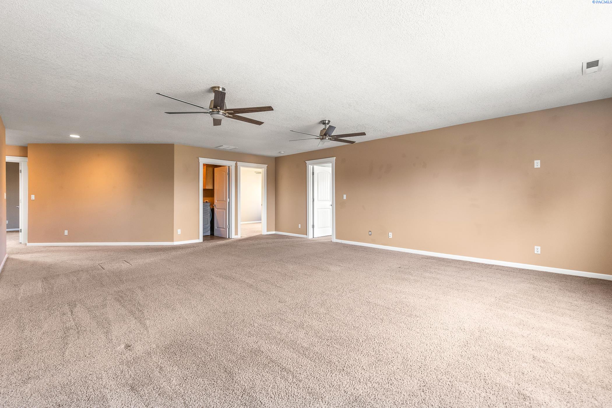 Richland, Washington, 99354, United States, 5 Bedrooms Bedrooms, ,2 BathroomsBathrooms,Residential,For Sale,1925310
