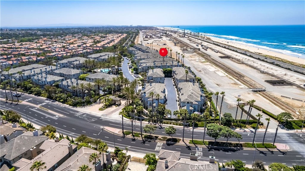 Huntington Beach, California, 92648, United States, 2 Bedrooms Bedrooms, ,3 BathroomsBathrooms,Residential,For Sale,1992033