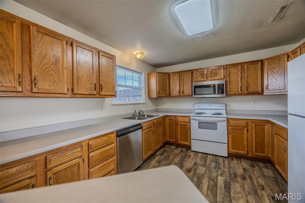 Lebanon, Missouri, 65536, United States, ,Residential,For Sale,1990490