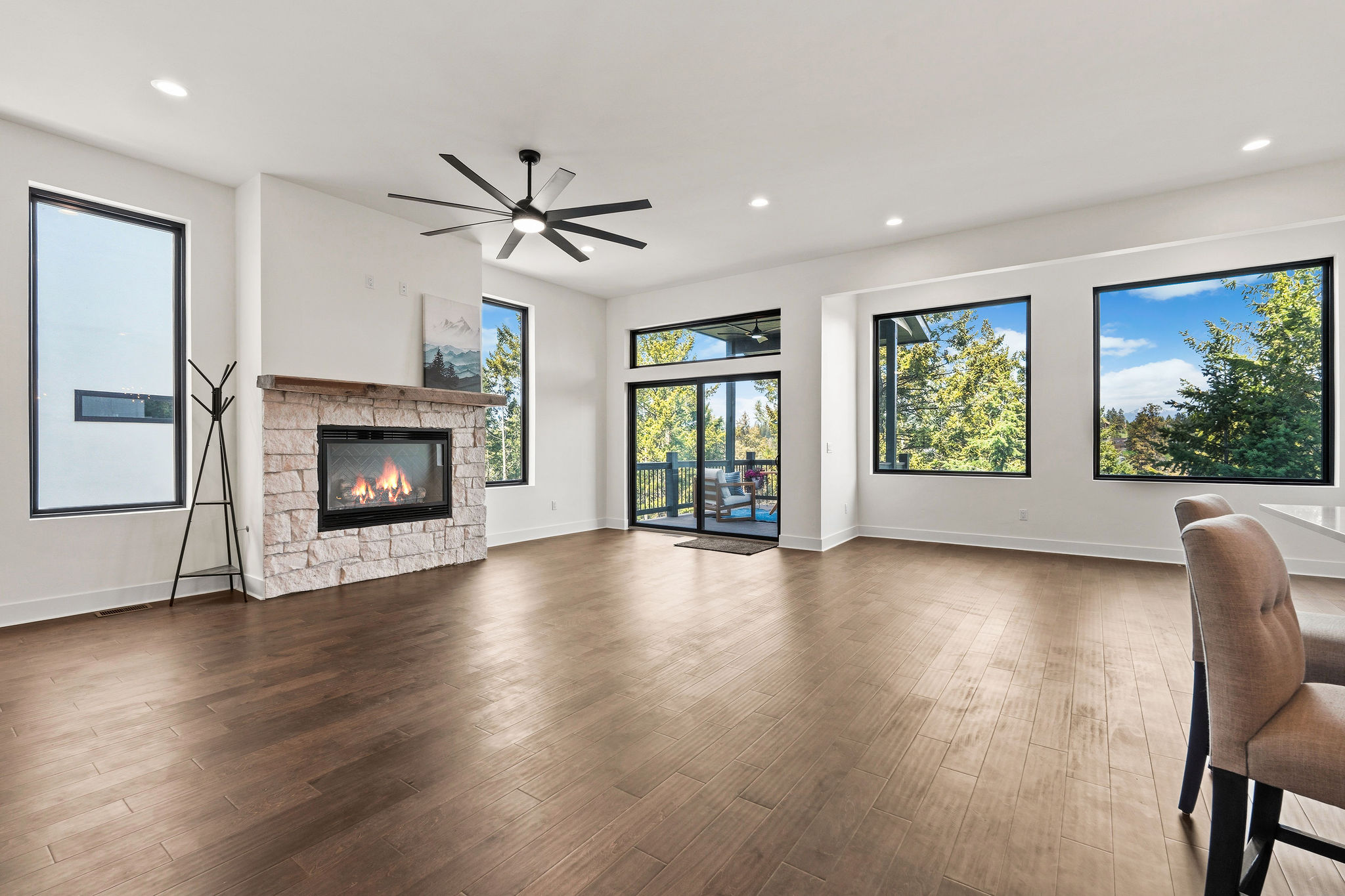  215 Whisper Ridge Drive - 物件實景