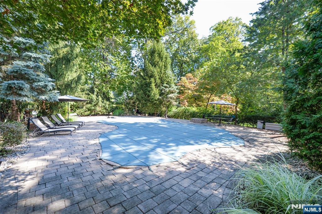 Wyckoff, New Jersey, 07481, United States, 4 Bedrooms Bedrooms, ,3 BathroomsBathrooms,Residential,For Sale,1950847