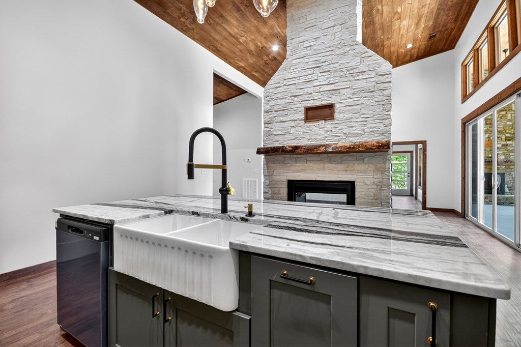 Mineral Bluff, Georgia, 30559, United States, 3 Bedrooms Bedrooms, ,3 BathroomsBathrooms,Residential,For Sale,2007594