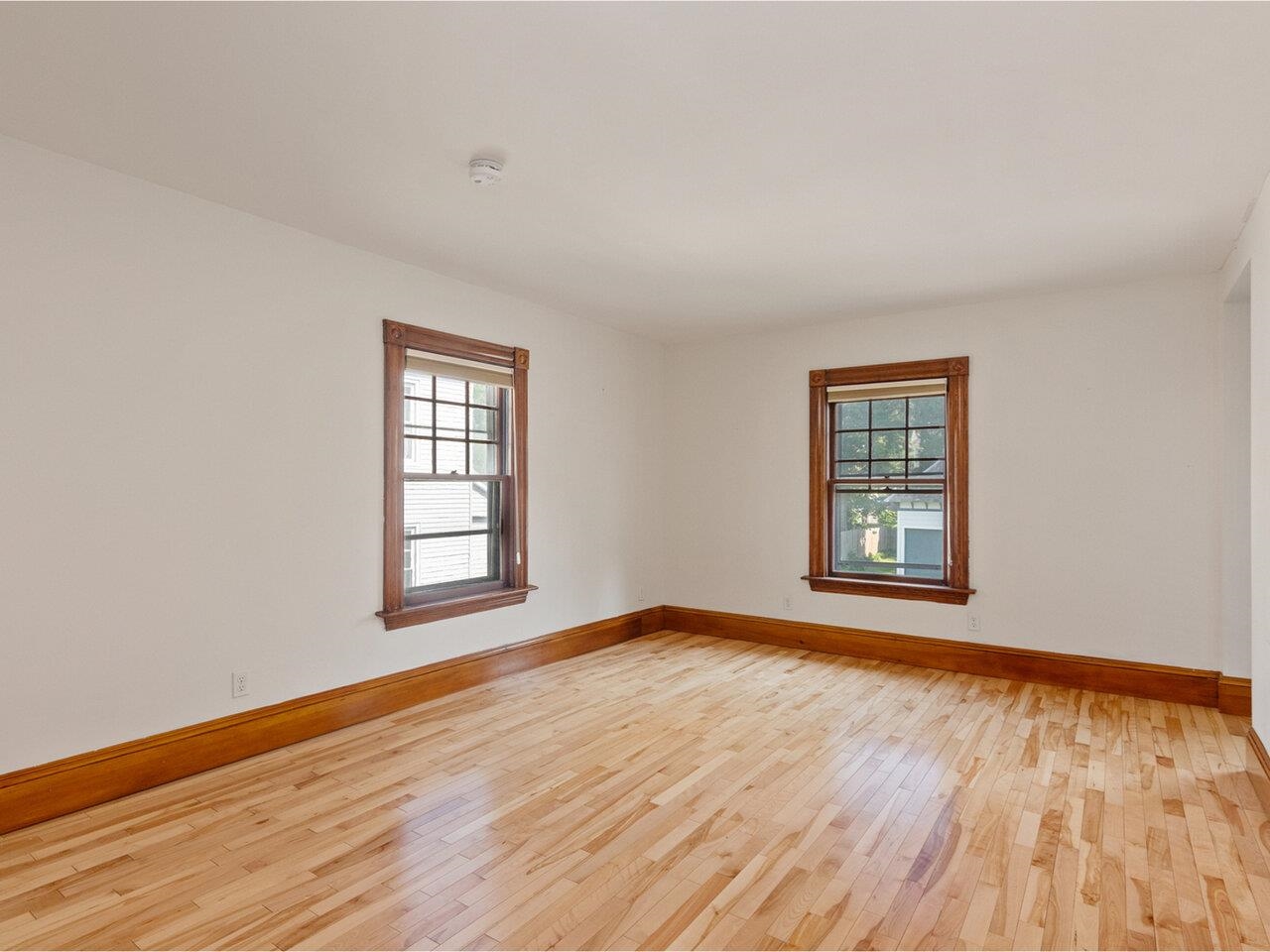Burlington, Vermont, 05401, United States, 5 Bedrooms Bedrooms, ,2 BathroomsBathrooms,Residential,For Sale,1862244