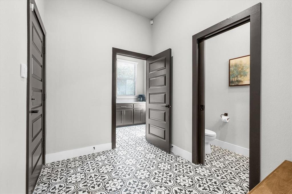 Weatherford, Texas, 76088, United States, 4 Bedrooms Bedrooms, ,4 BathroomsBathrooms,Residential,For Sale,1975341