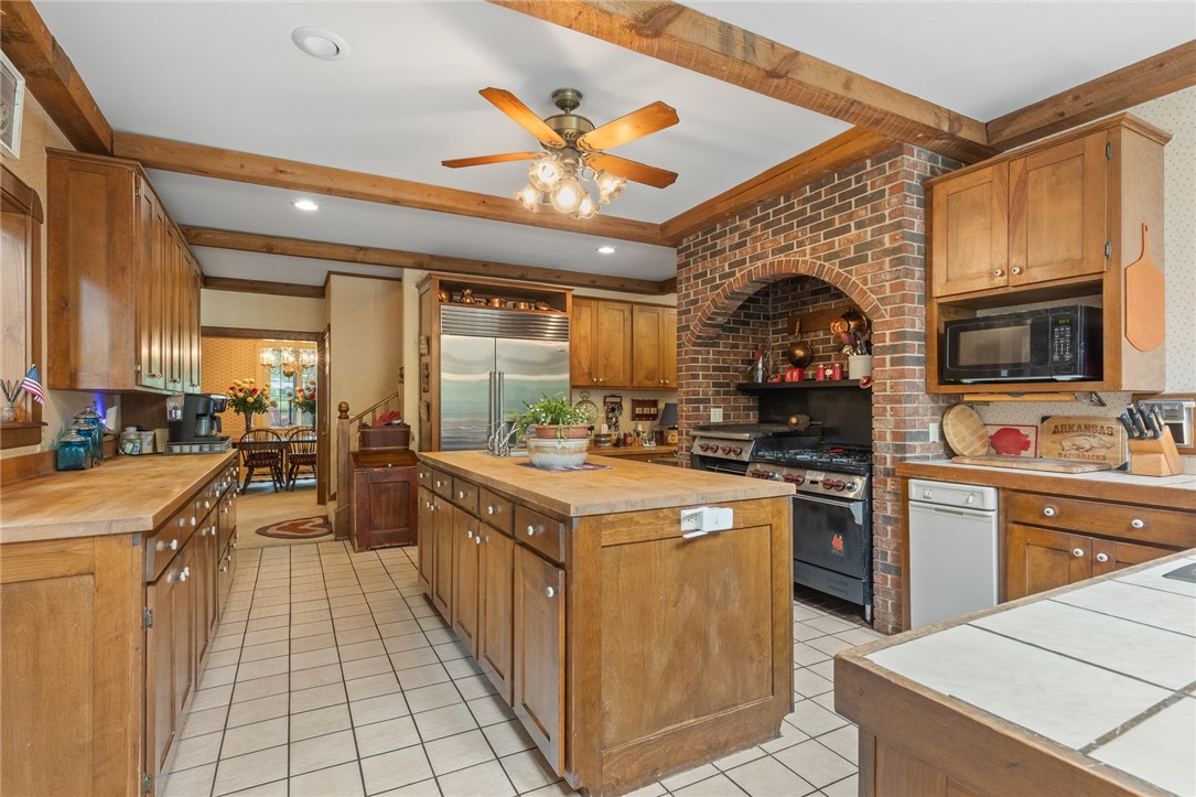 Harrison, Arkansas, 72601, United States, 7 Bedrooms Bedrooms, ,5 BathroomsBathrooms,Residential,For Sale,1850166