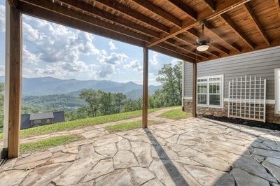 Hiawassee, Georgia, 30546, United States, 3 Bedrooms Bedrooms, ,4 BathroomsBathrooms,Residential,For Sale,1933523