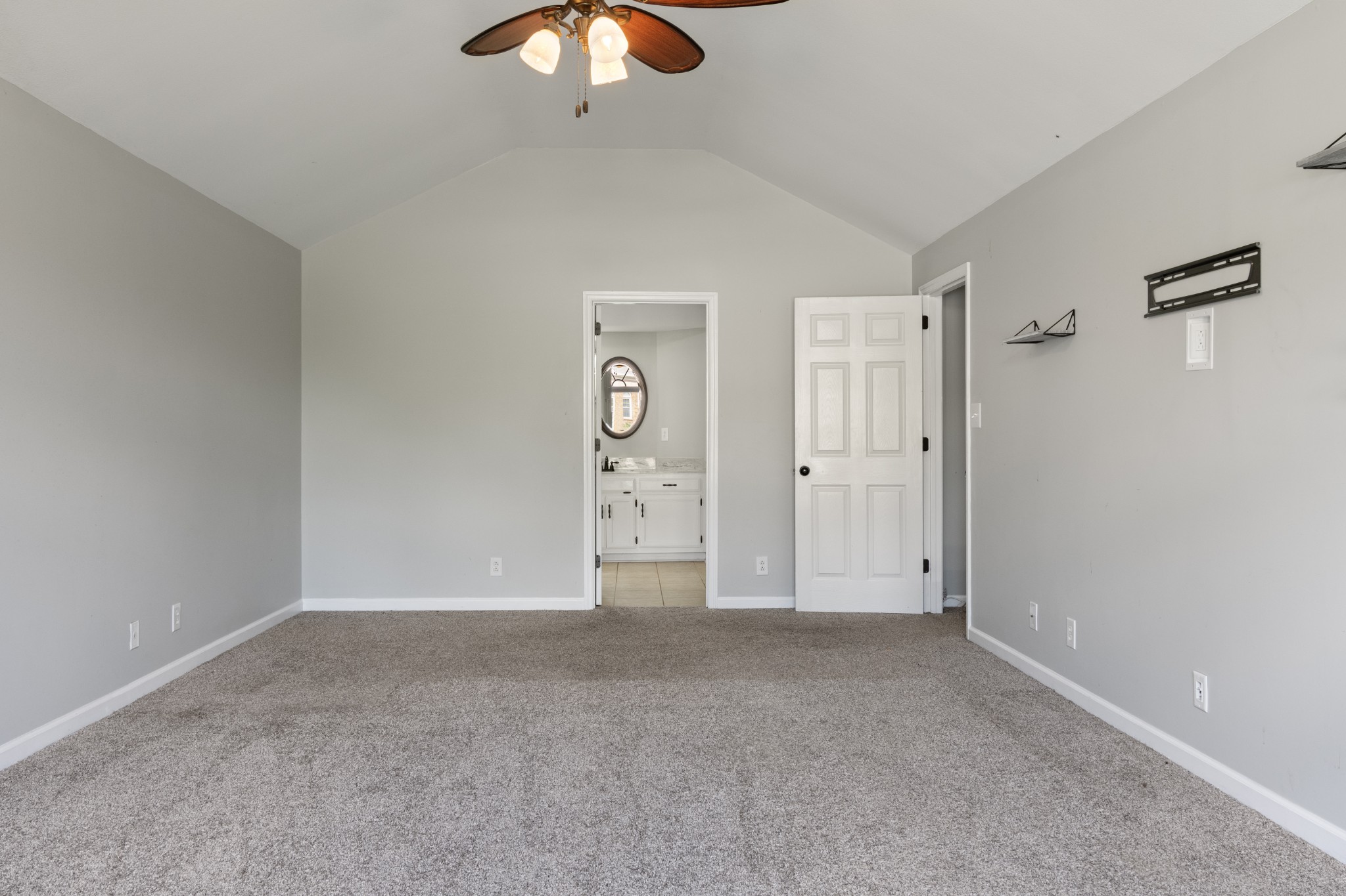 Clarksville, Tennessee, 37043, United States, 3 Bedrooms Bedrooms, ,3 BathroomsBathrooms,Residential,For Sale,1978021