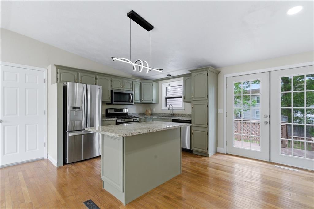 Warwick, Rhode Island, 02889, United States, 5 Bedrooms Bedrooms, ,3 BathroomsBathrooms,Residential,For Sale,2048258