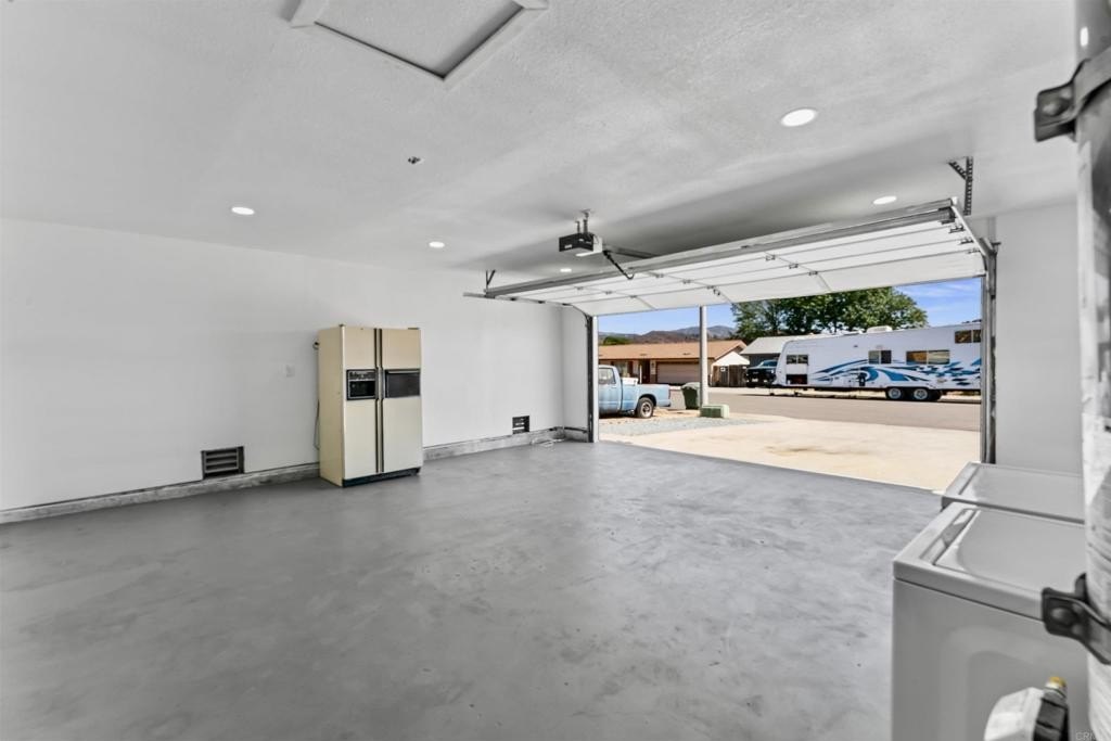 Lakeside, California, 92040, United States, 4 Bedrooms Bedrooms, ,2 BathroomsBathrooms,Residential,For Sale,1900967