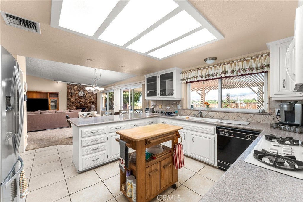 Yucaipa, California, 92399, United States, 3 Bedrooms Bedrooms, ,3 BathroomsBathrooms,Residential,For Sale,1981591