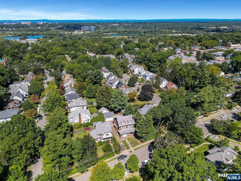 Leonia, New Jersey, 07605, United States, 5 Bedrooms Bedrooms, ,4 BathroomsBathrooms,Residential,For Sale,1934270