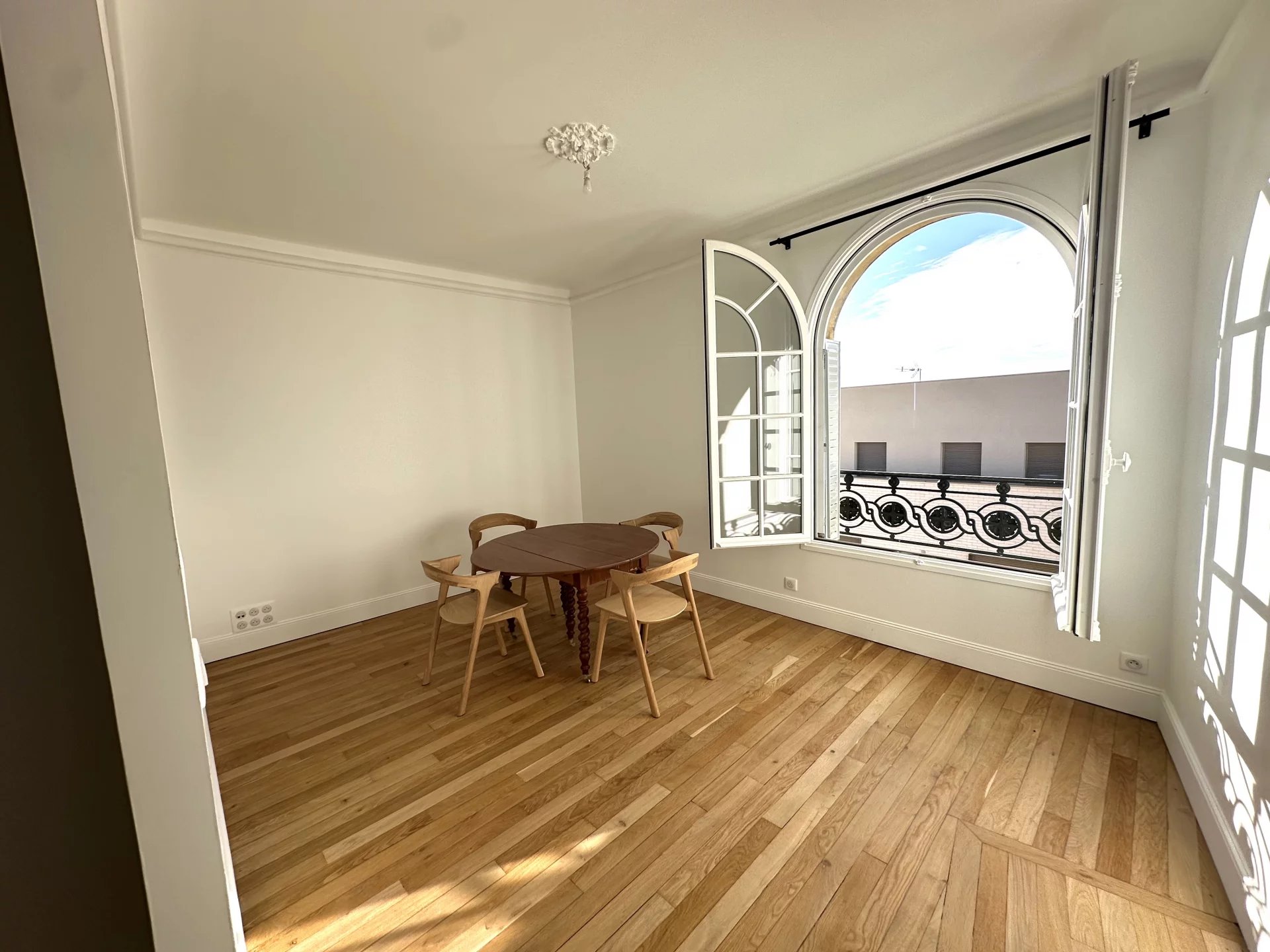 Le Vésinet, Île-de-France, 78110, FR, 2 Bedrooms Bedrooms, ,1 BathroomBathrooms,Residential,For Sale,2003303