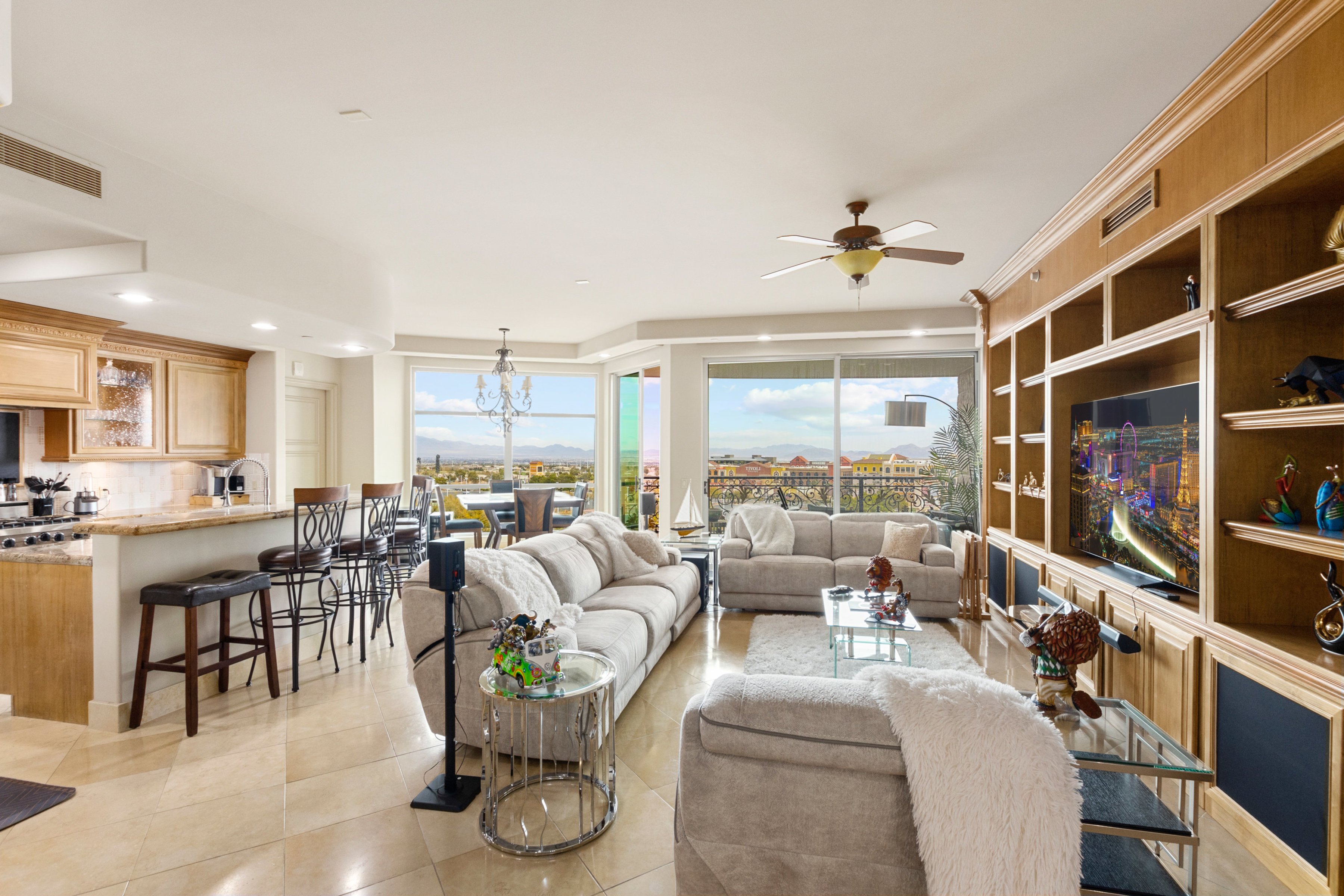  Stunning home at One Queensridge Place - 物件實景