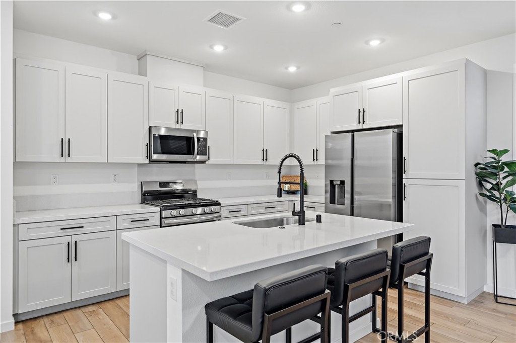 Fontana, California, 92336, United States, 3 Bedrooms Bedrooms, ,2 BathroomsBathrooms,Residential,For Sale,2037862